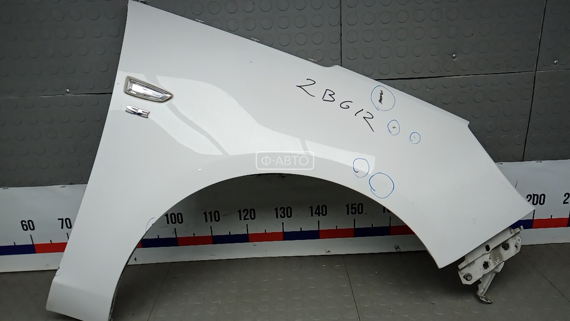 Крыло переднее правое