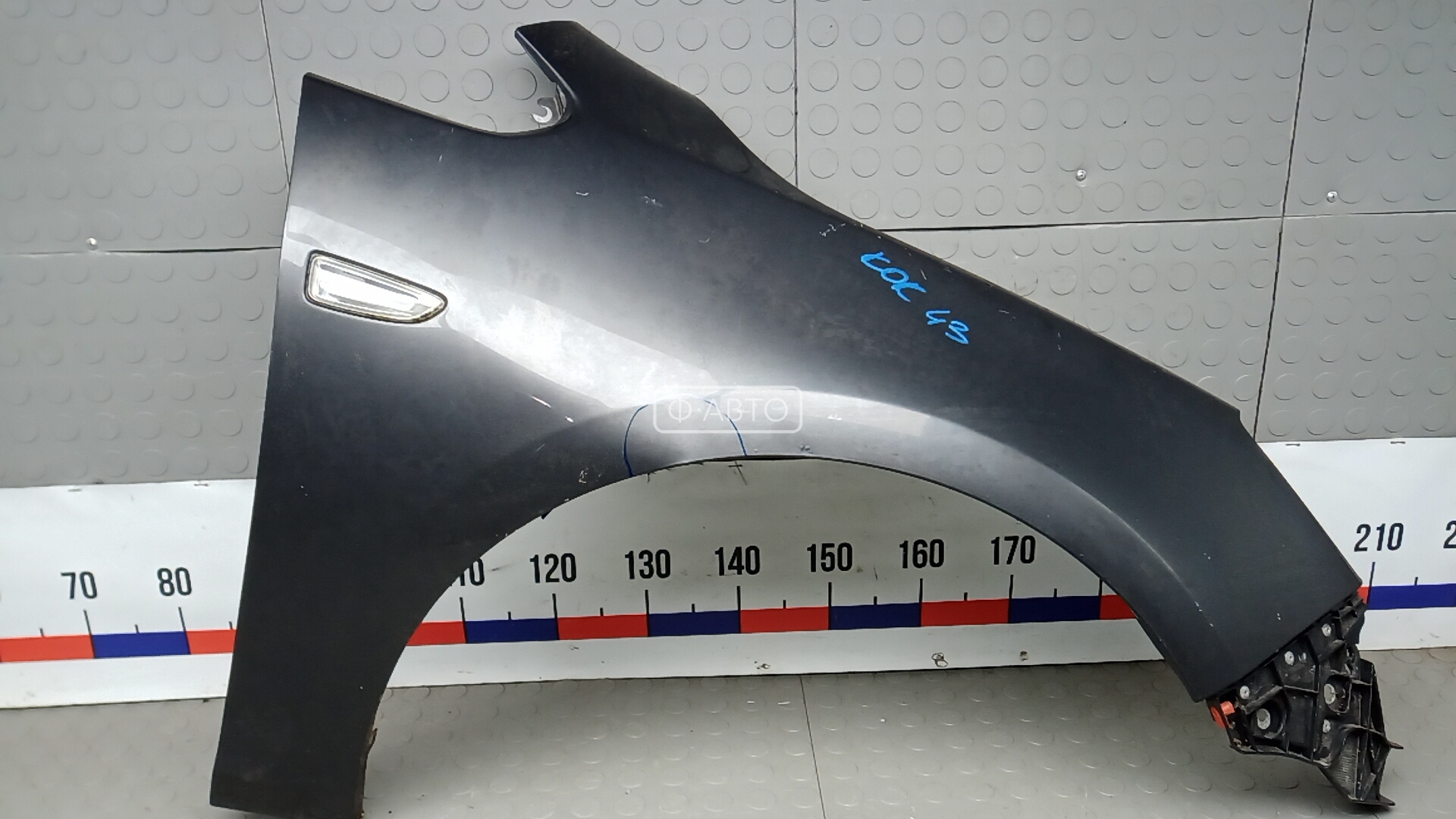 Крыло переднее правое