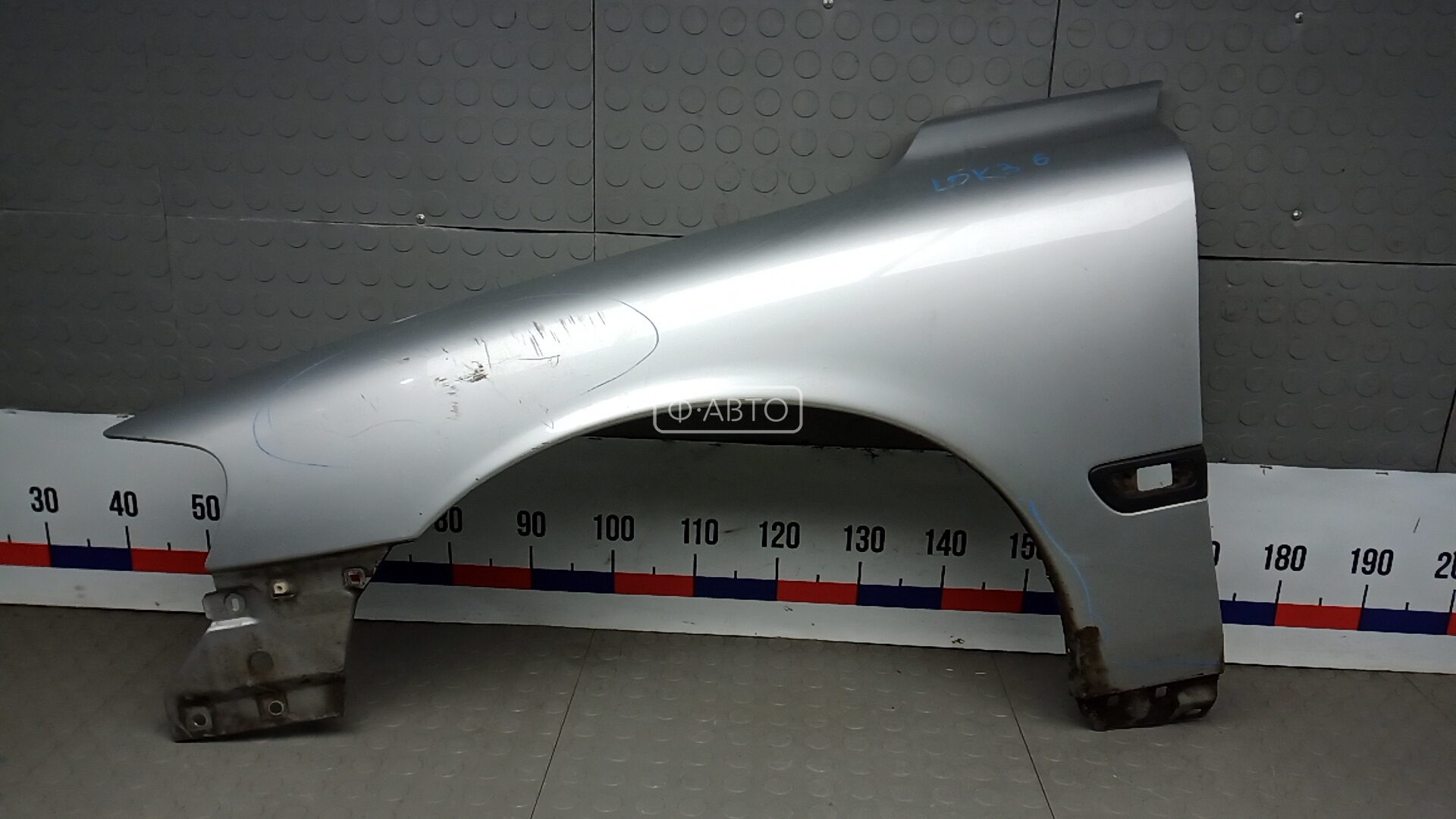 Крыло переднее левое