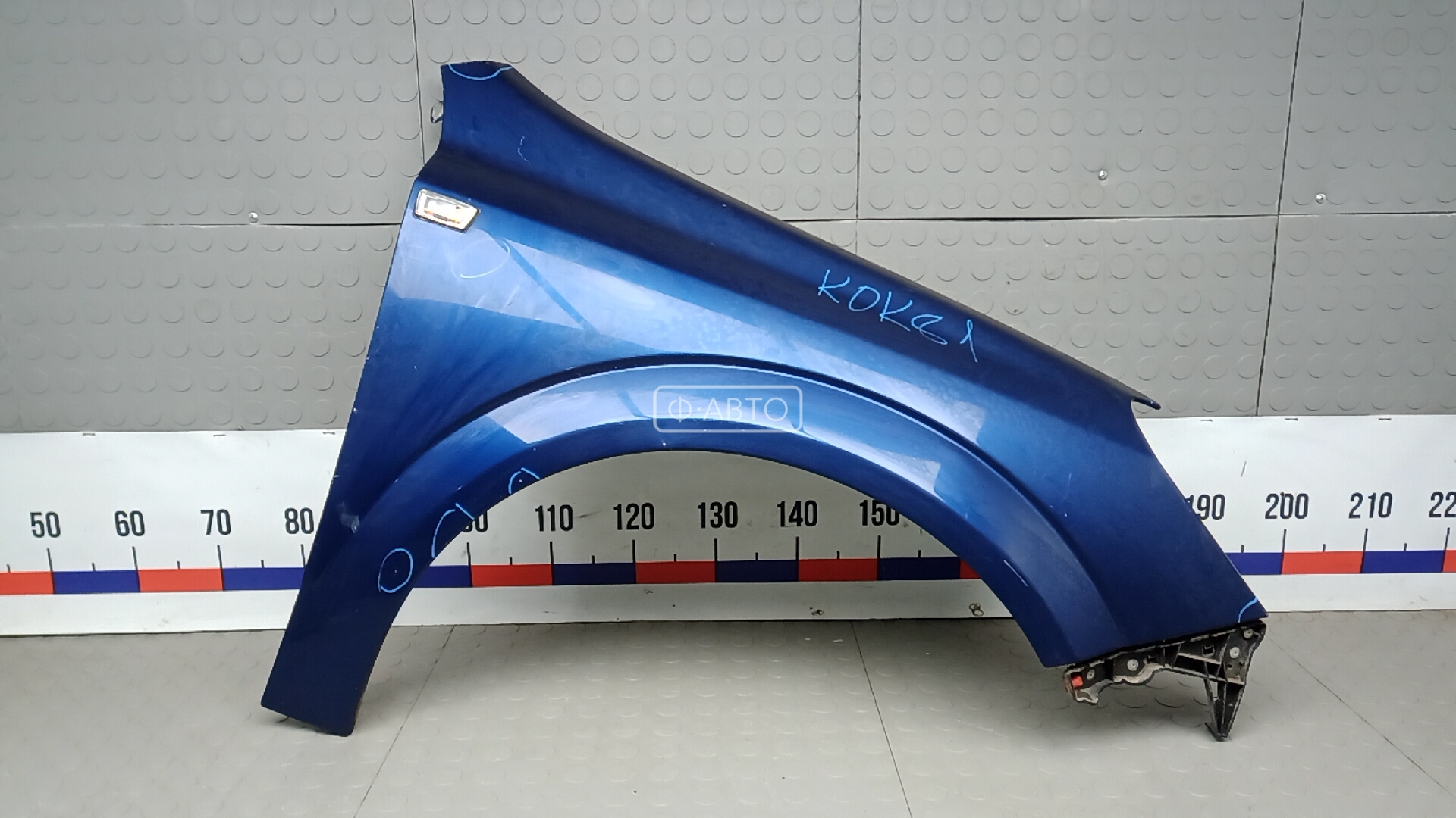 Крыло переднее правое