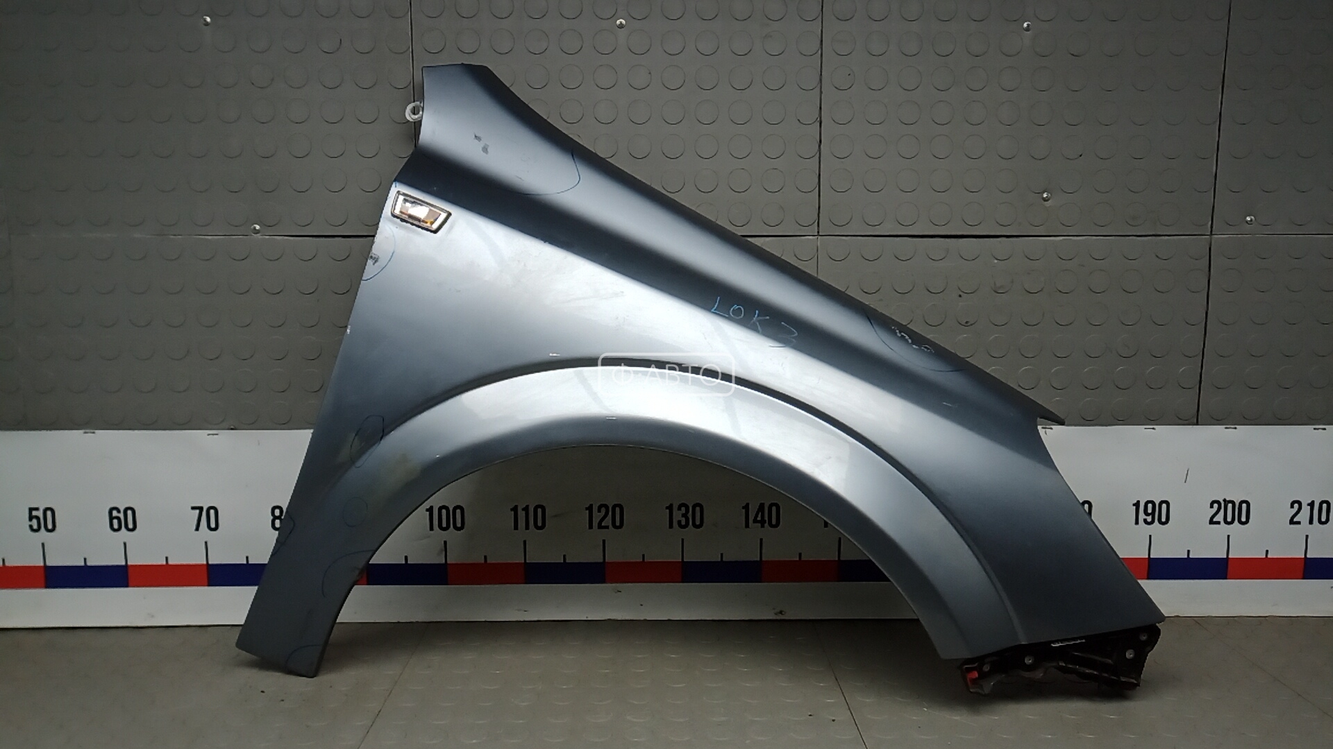 Крыло переднее правое