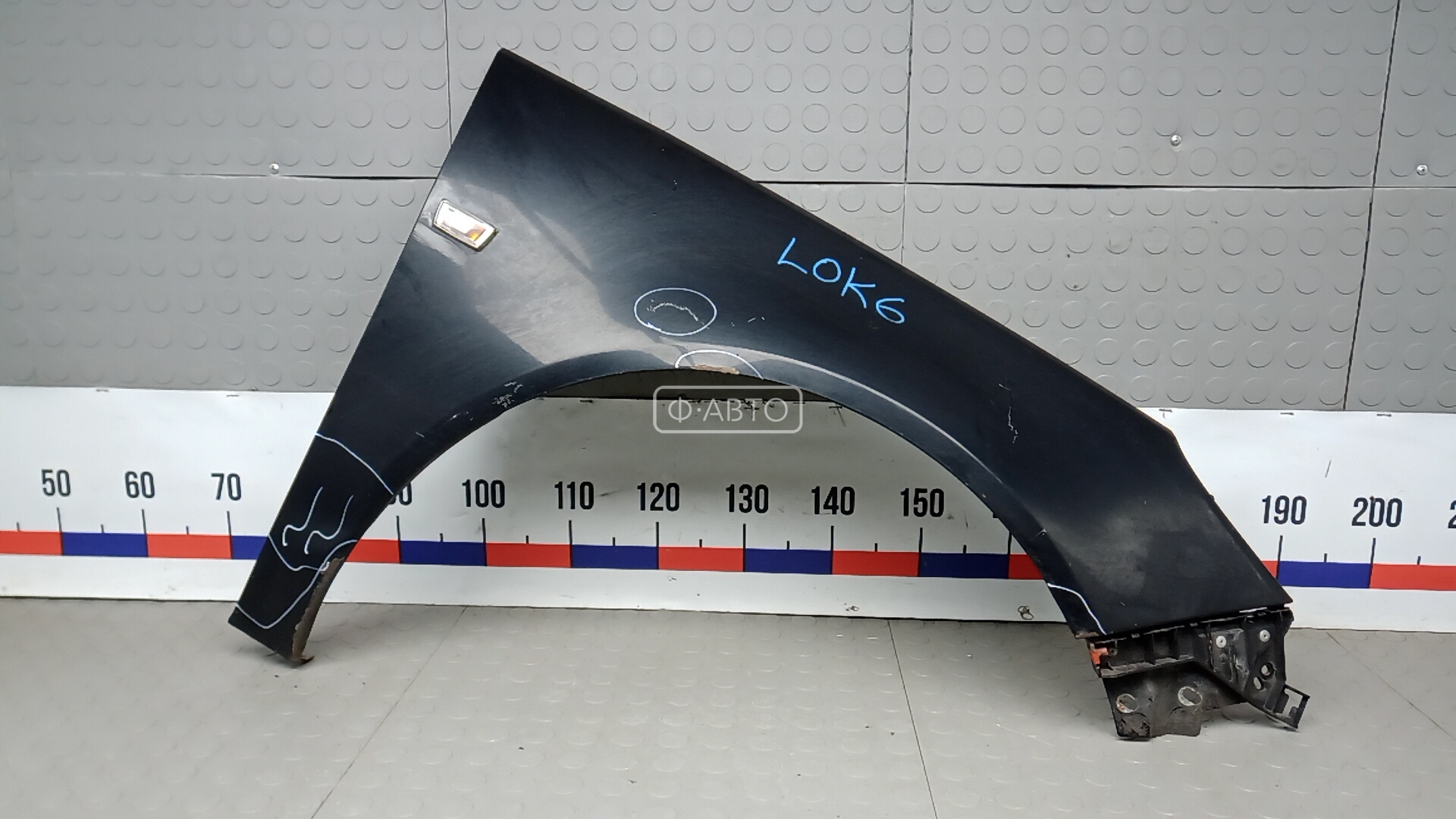 Крыло переднее правое