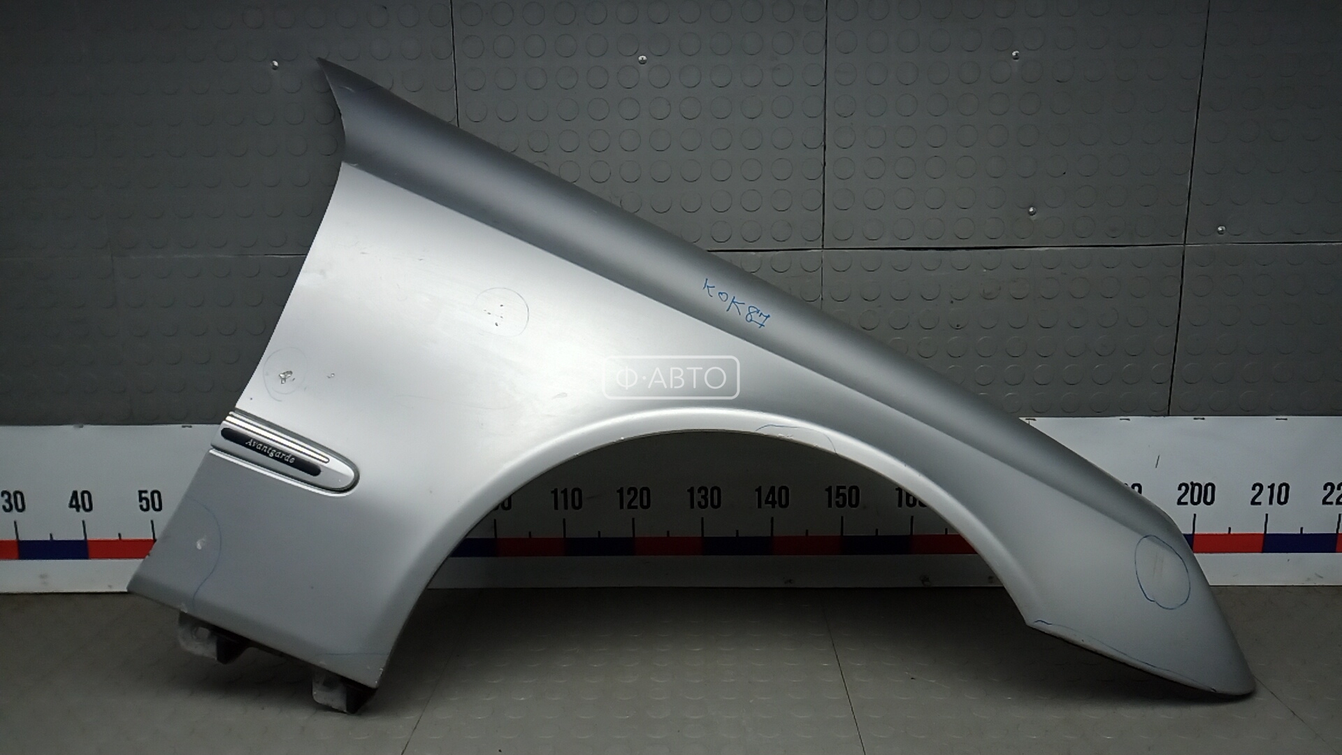 Крыло переднее правое