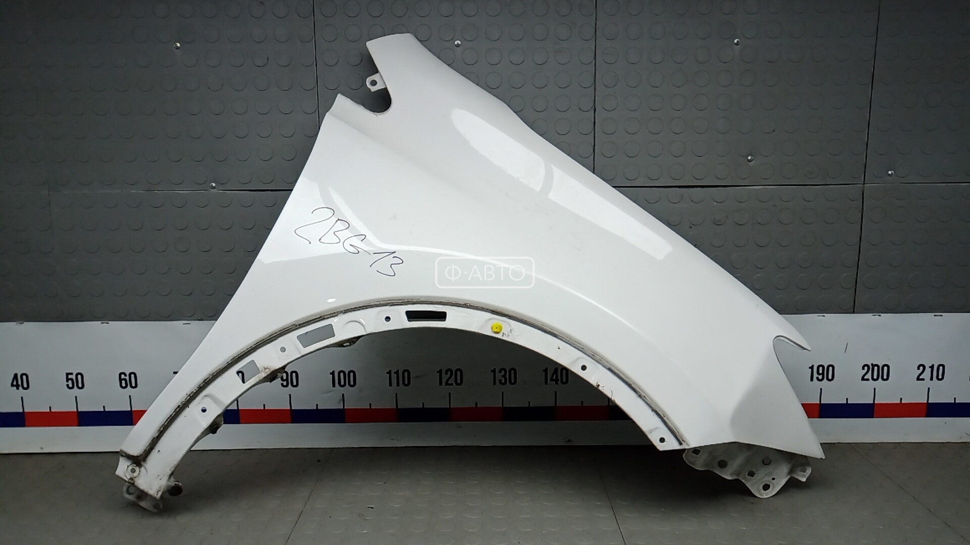 Крыло переднее правое