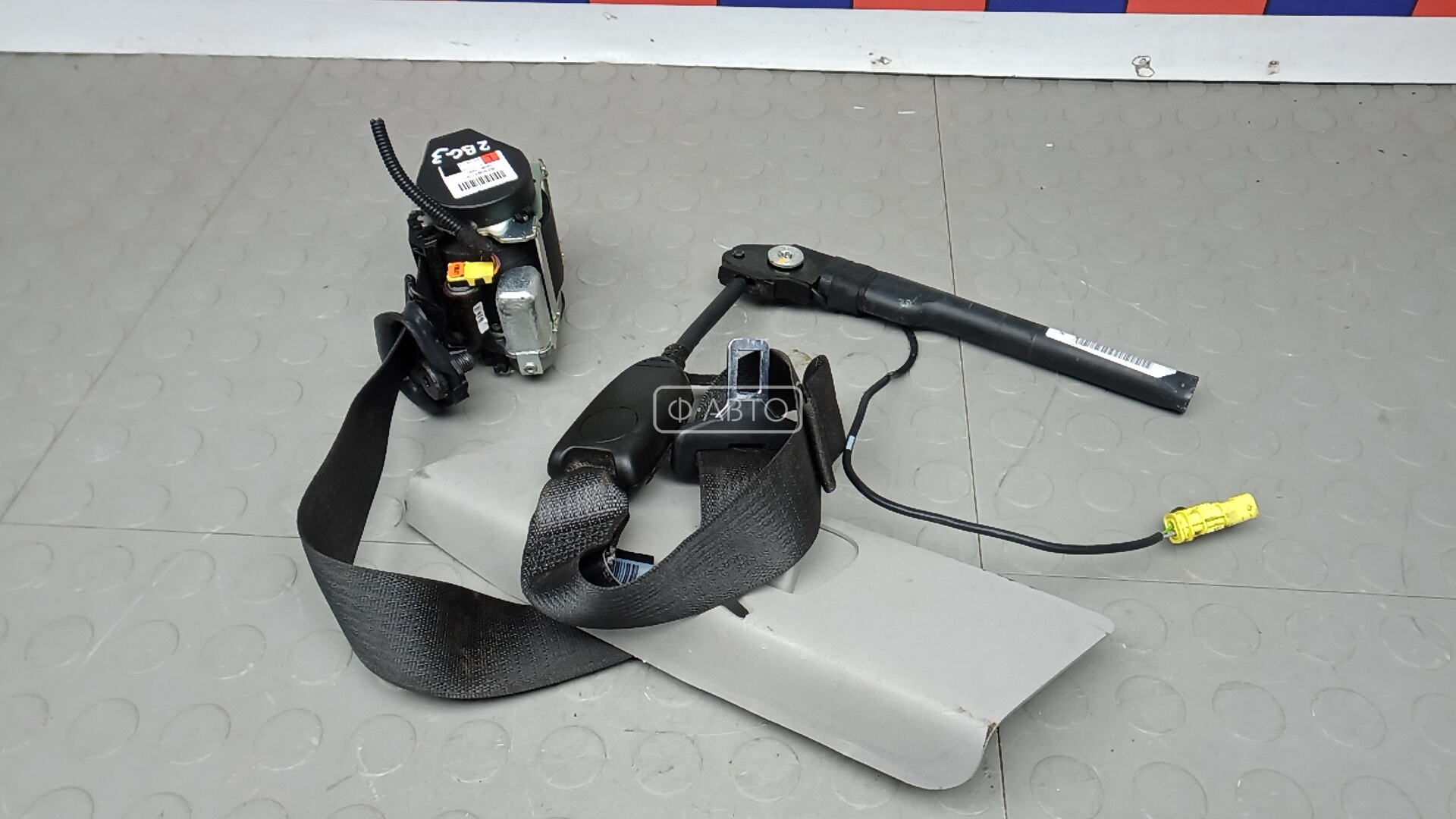 Ремень безопасности с пиропатроном сиденья переднего