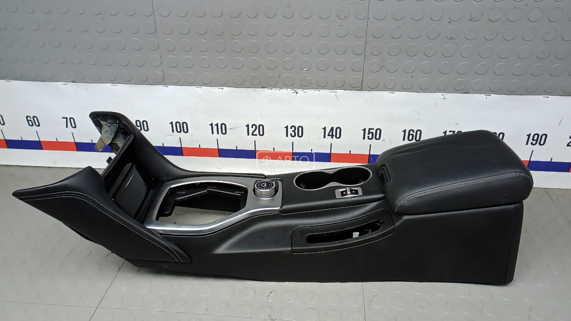 Подлокотник центральный