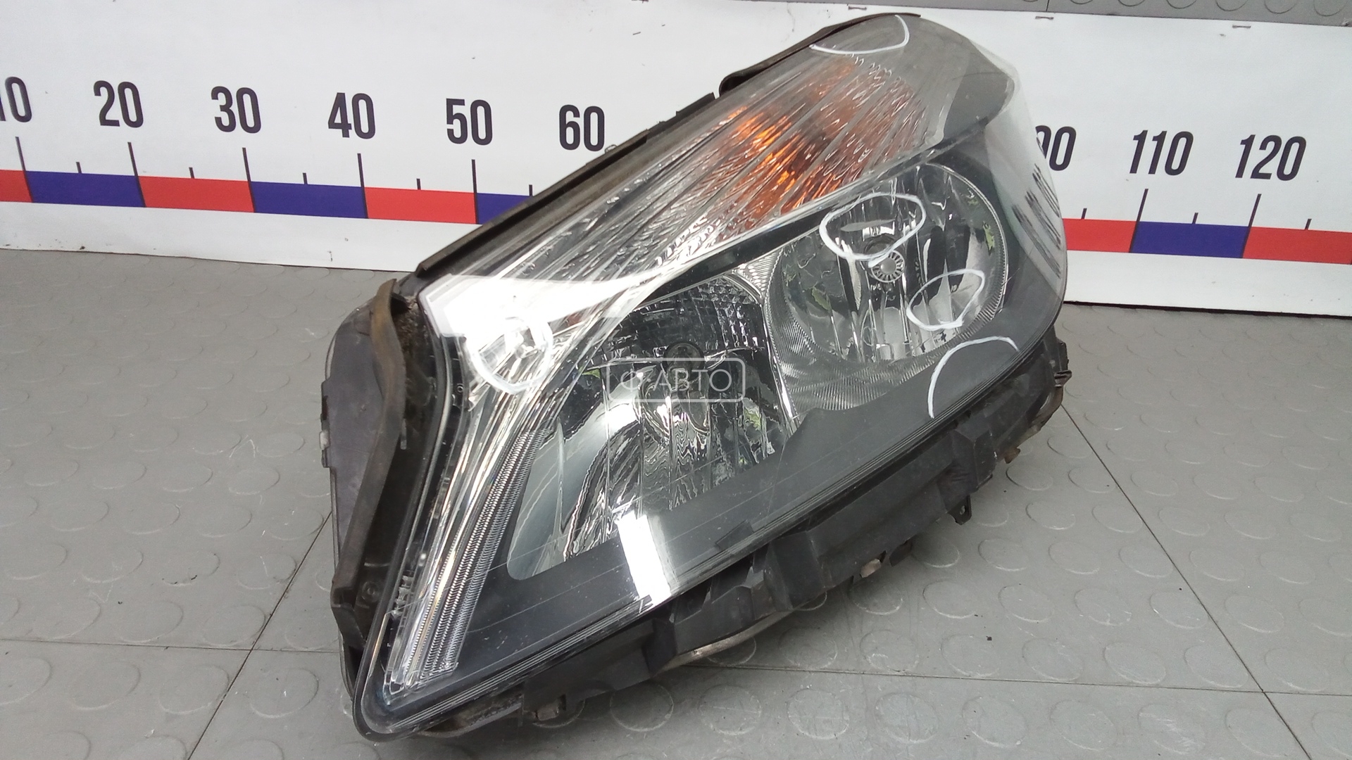 Фара левая