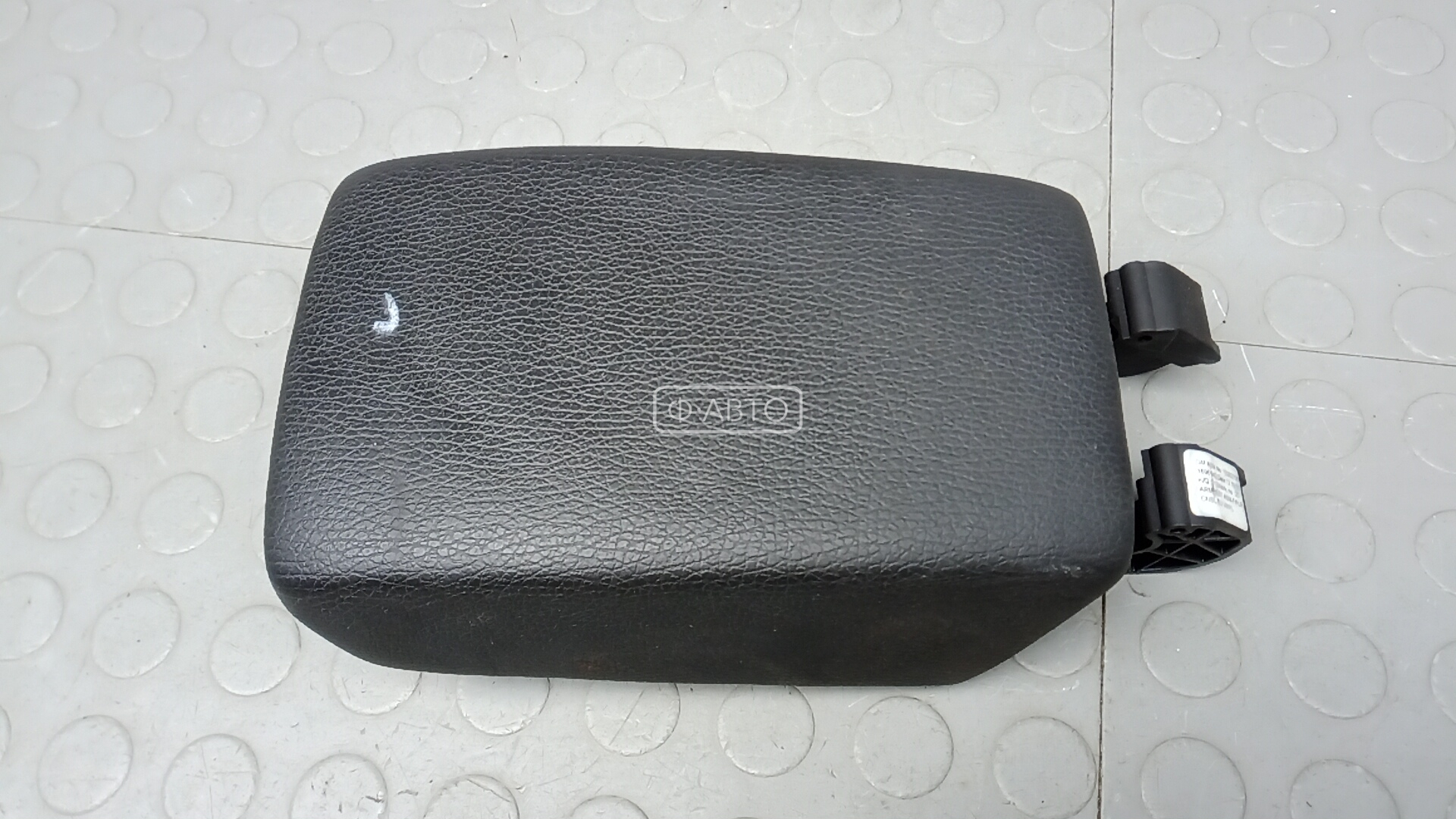 Подлокотник центральный