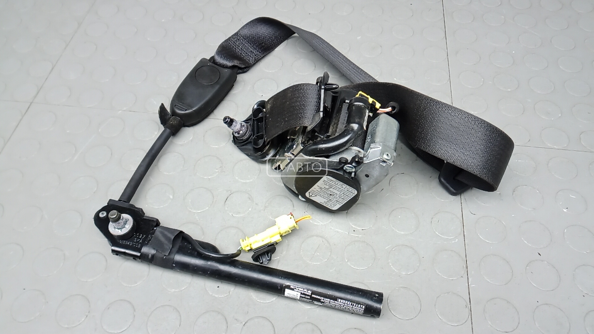 Ремень безопасности с пиропатроном сиденья переднего