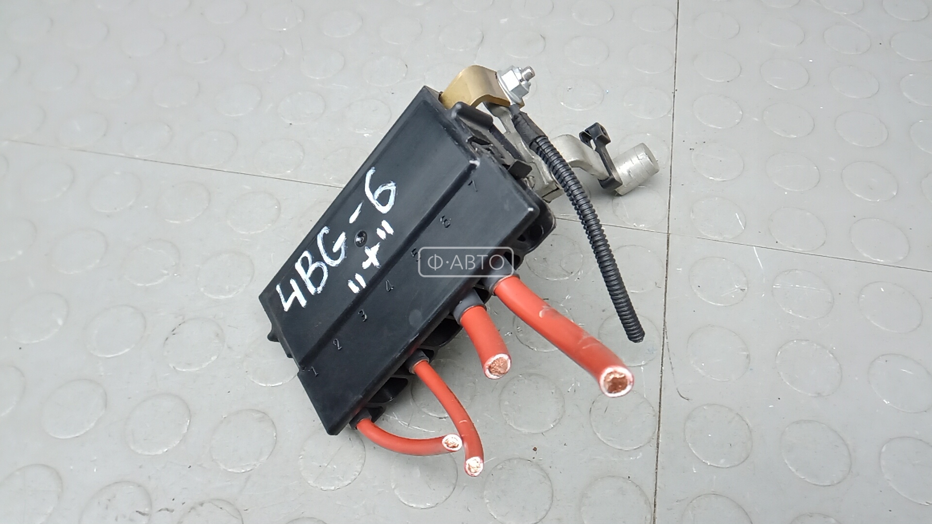 Клемма аккумулятора плюс