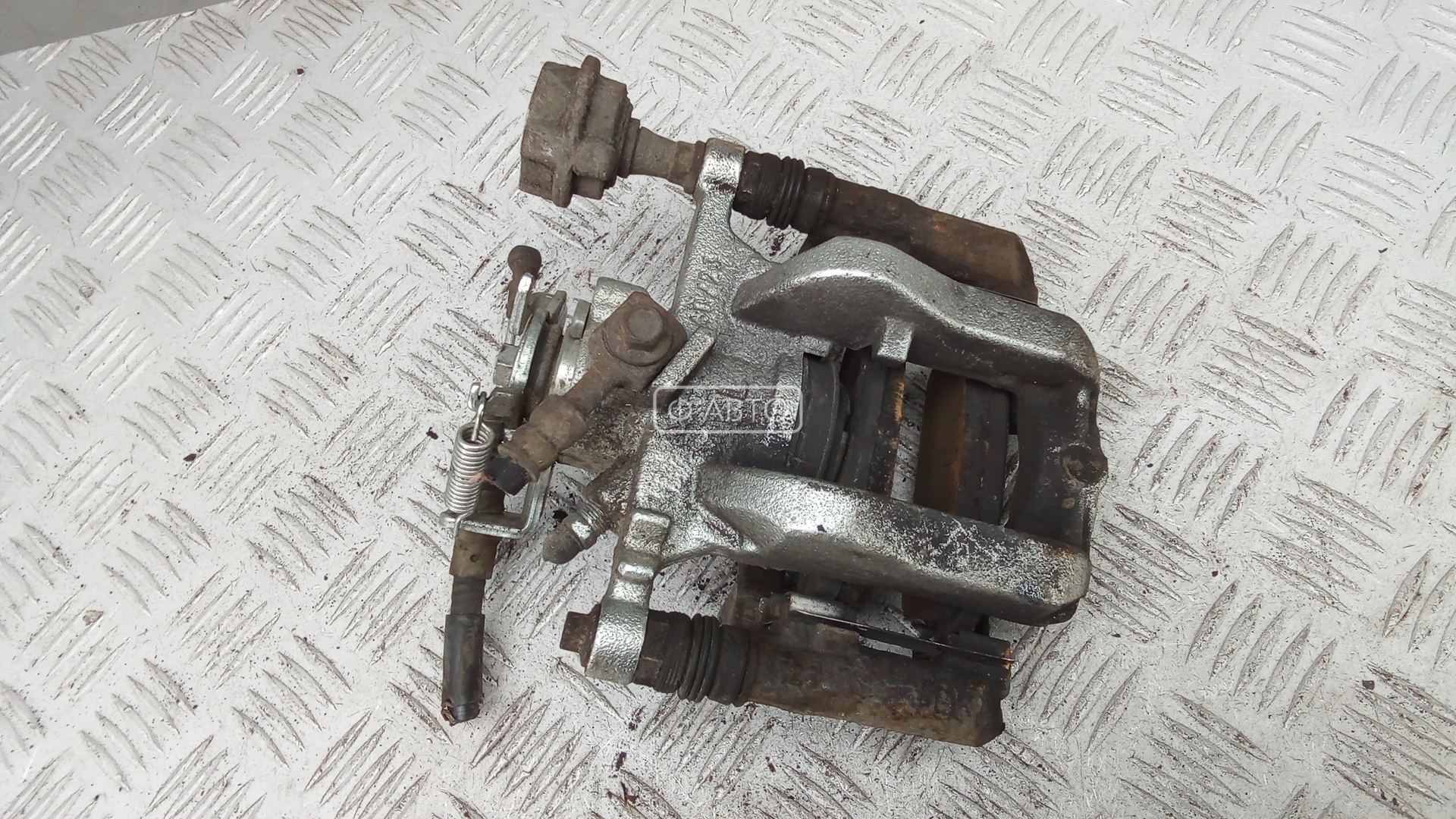 Суппорт тормозной задний левый