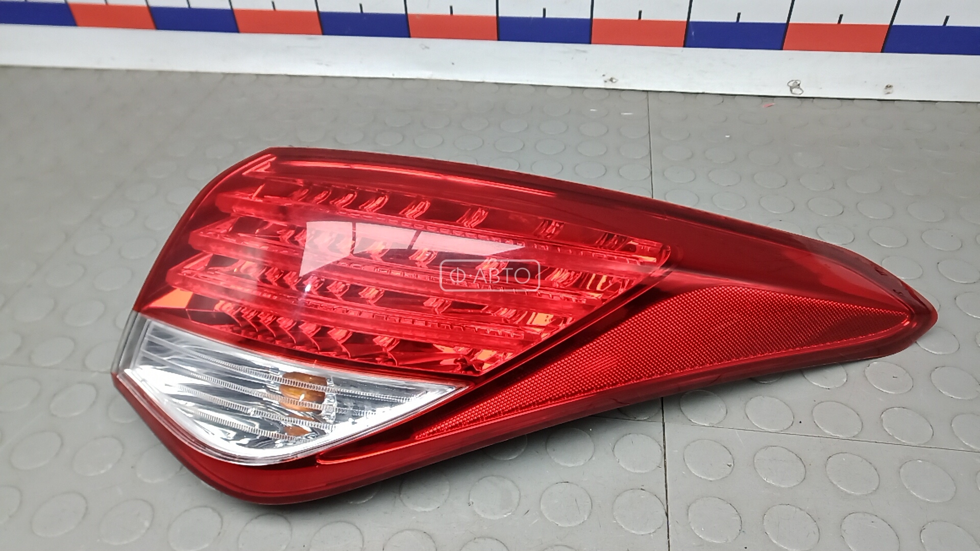 Фонарь задний правый