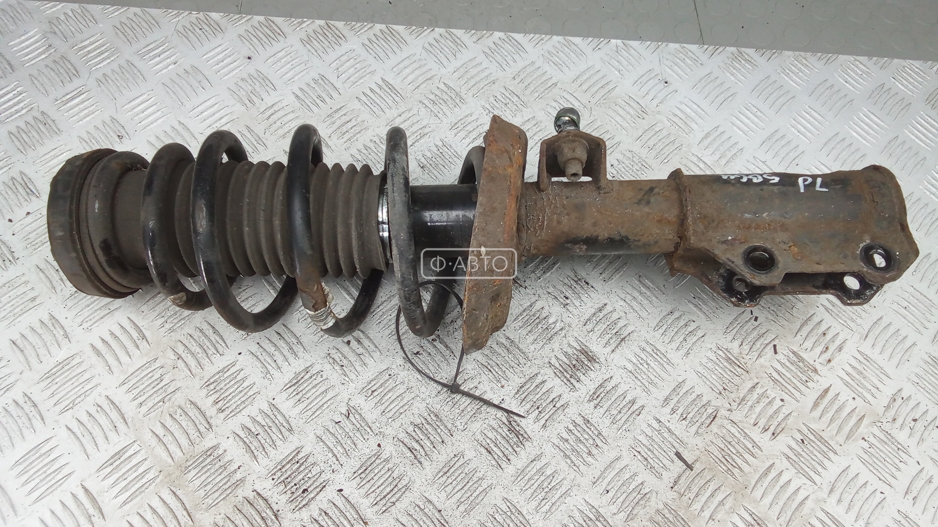 Стойка передняя левая