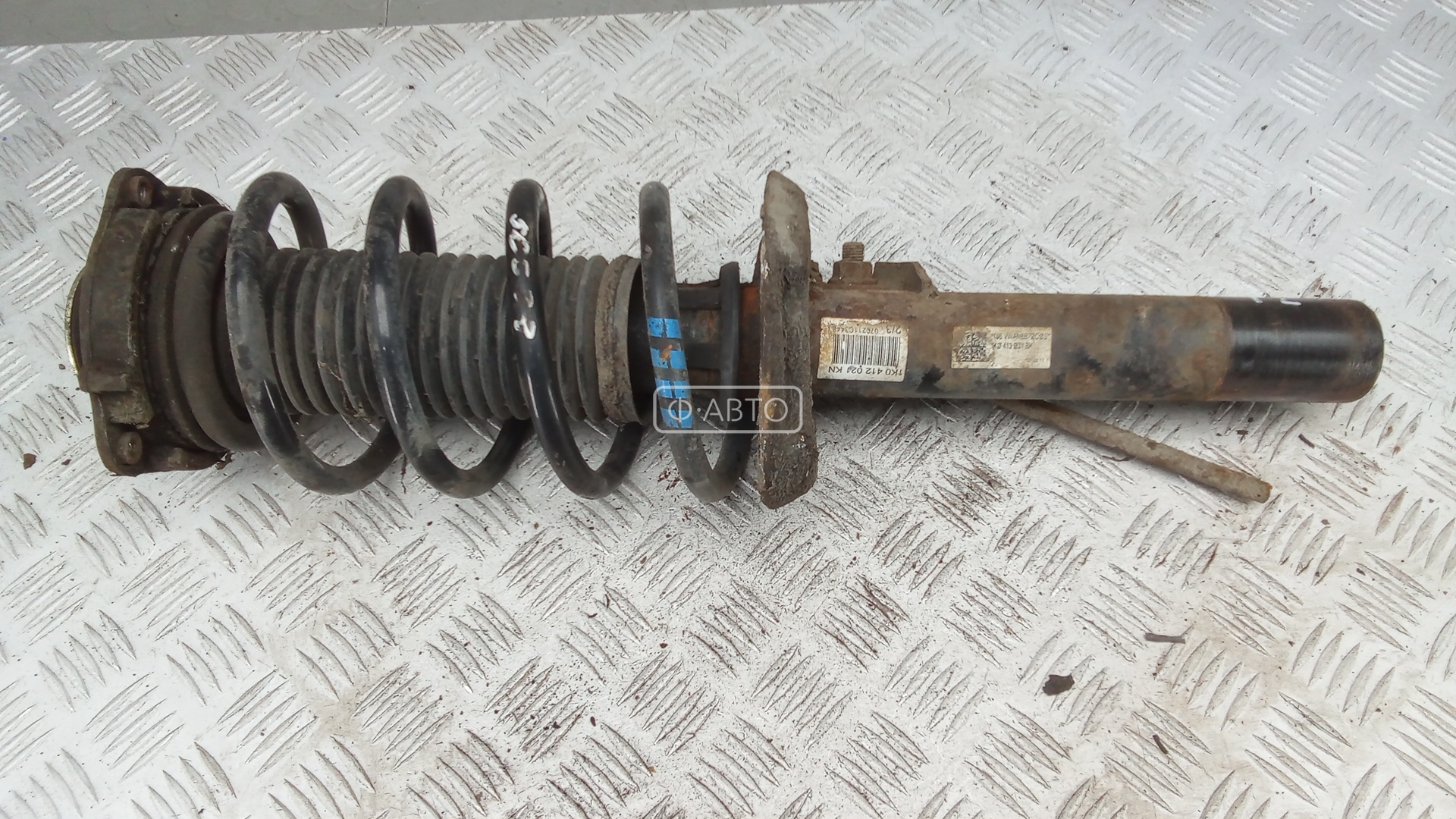 Стойка передняя левая