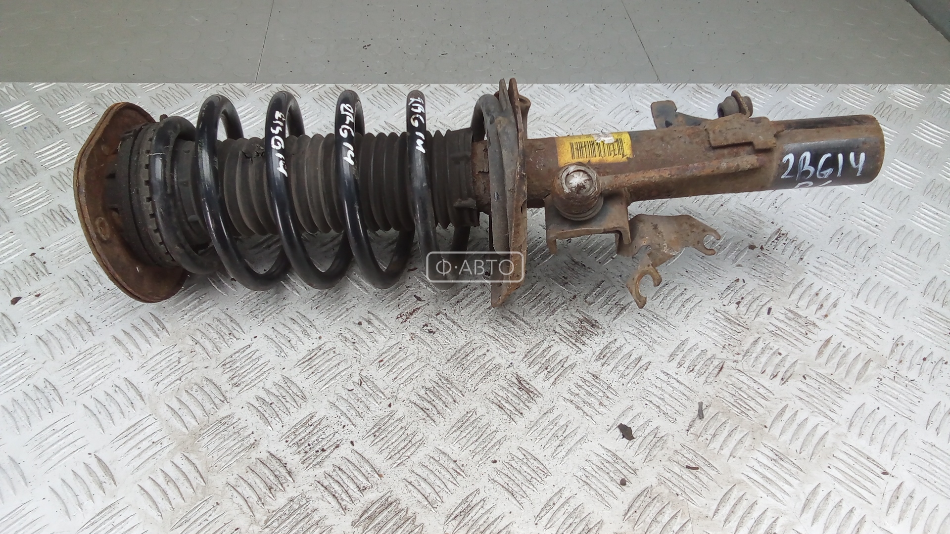 Стойка передняя левая