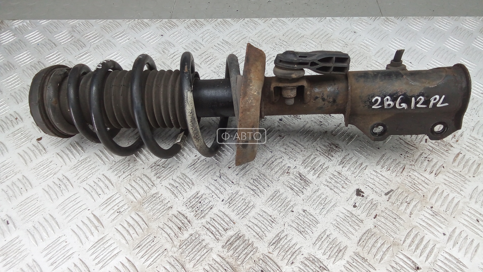 Стойка передняя левая