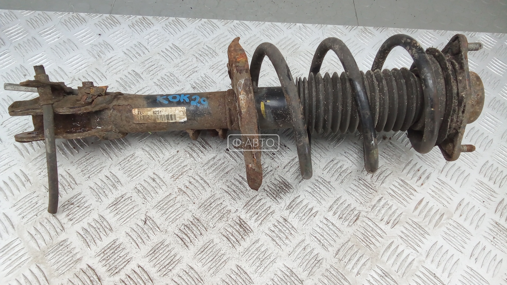 Стойка передняя левая