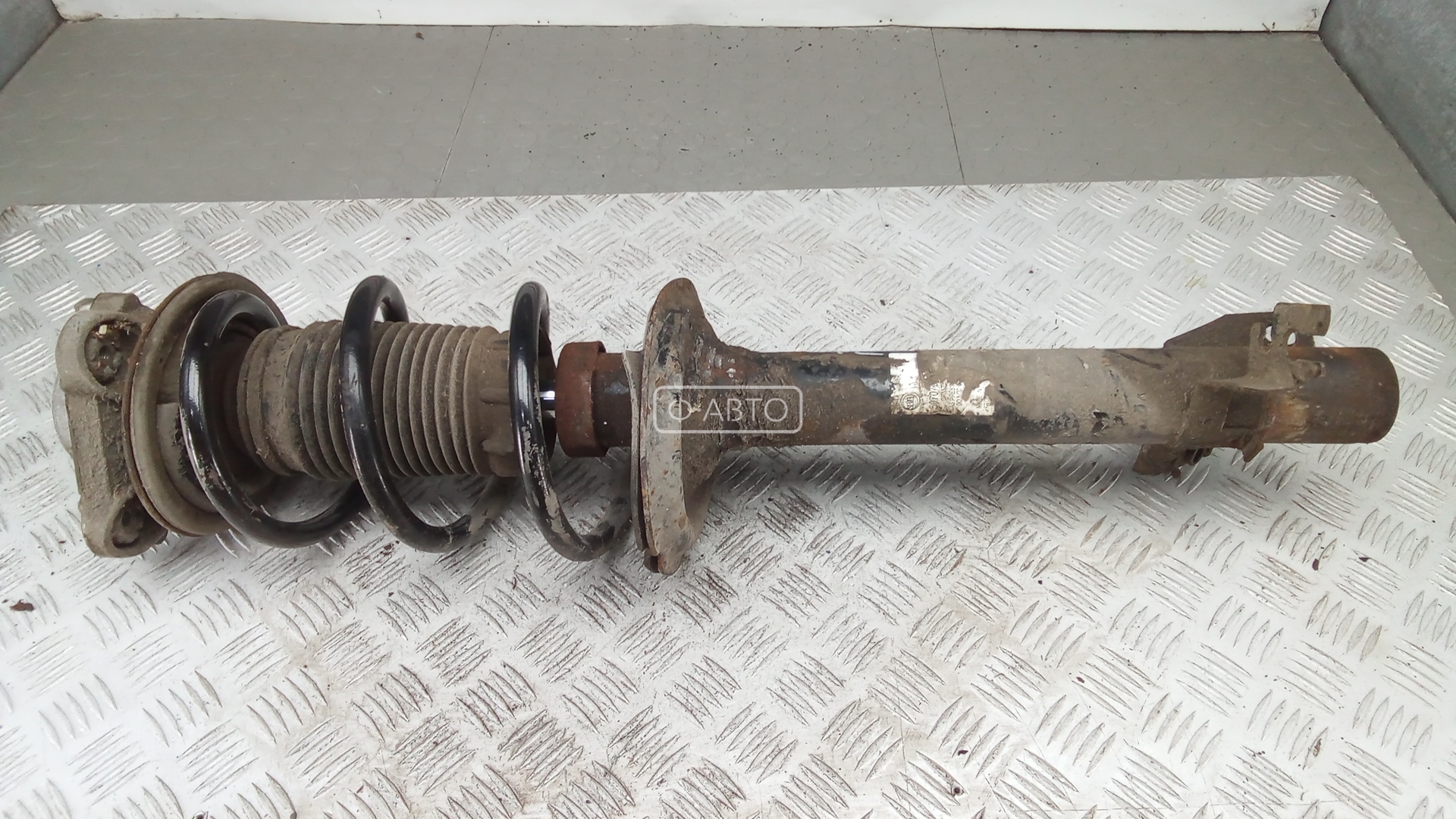 Стойка передняя левая