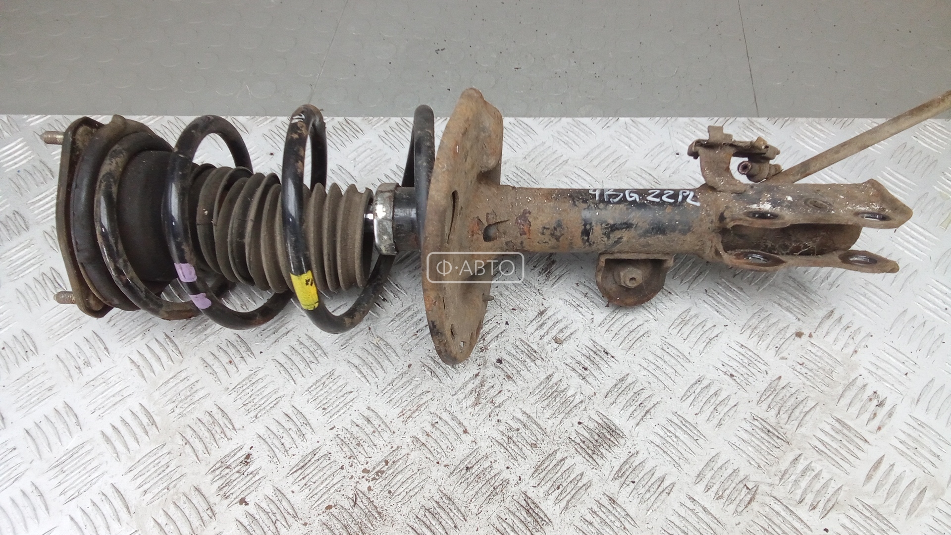 Стойка передняя левая