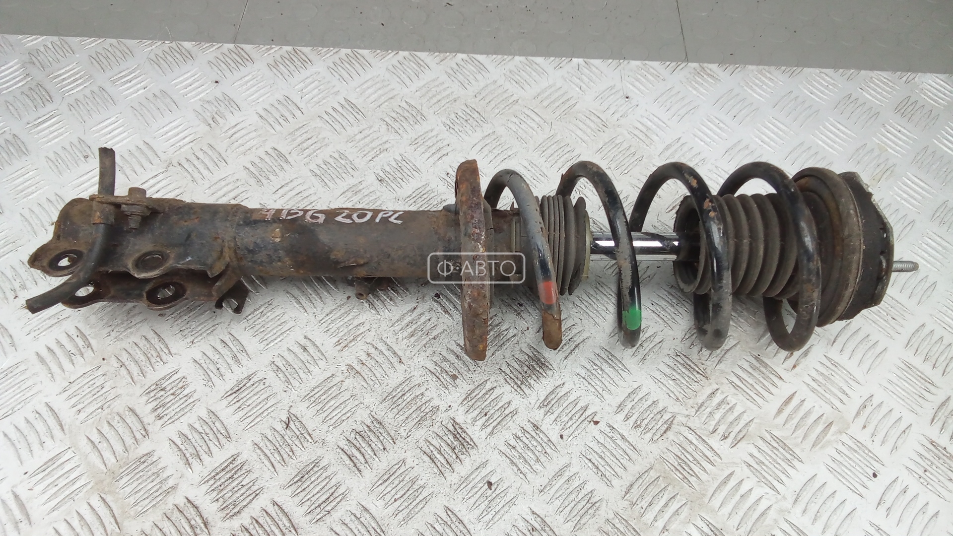 Стойка передняя левая