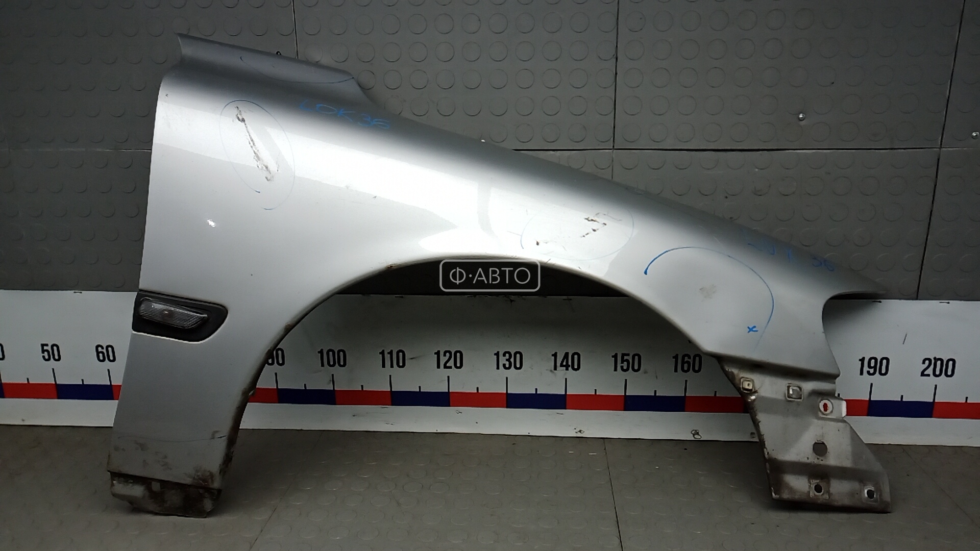 Крыло переднее правое