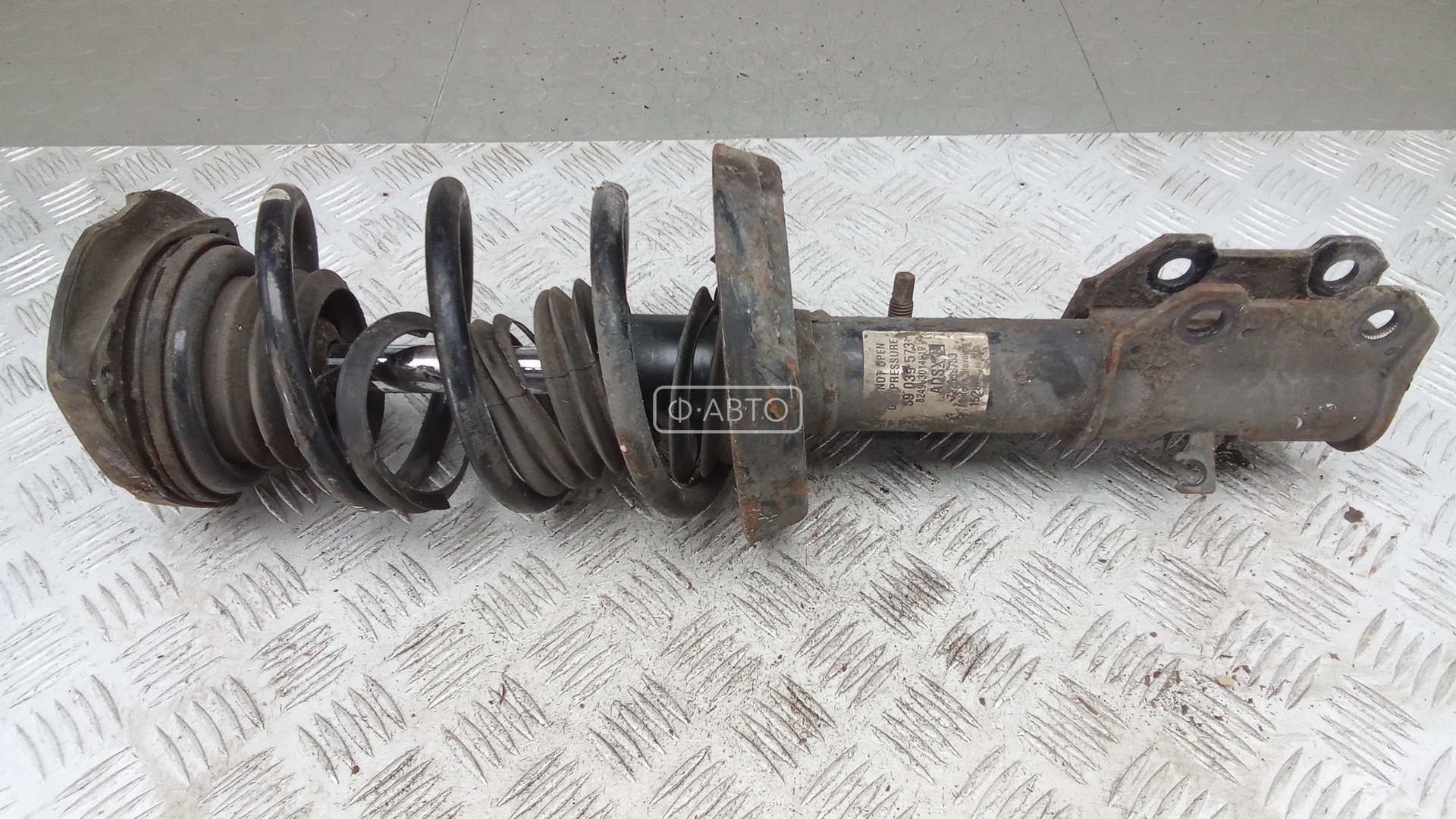 Стойка передняя левая