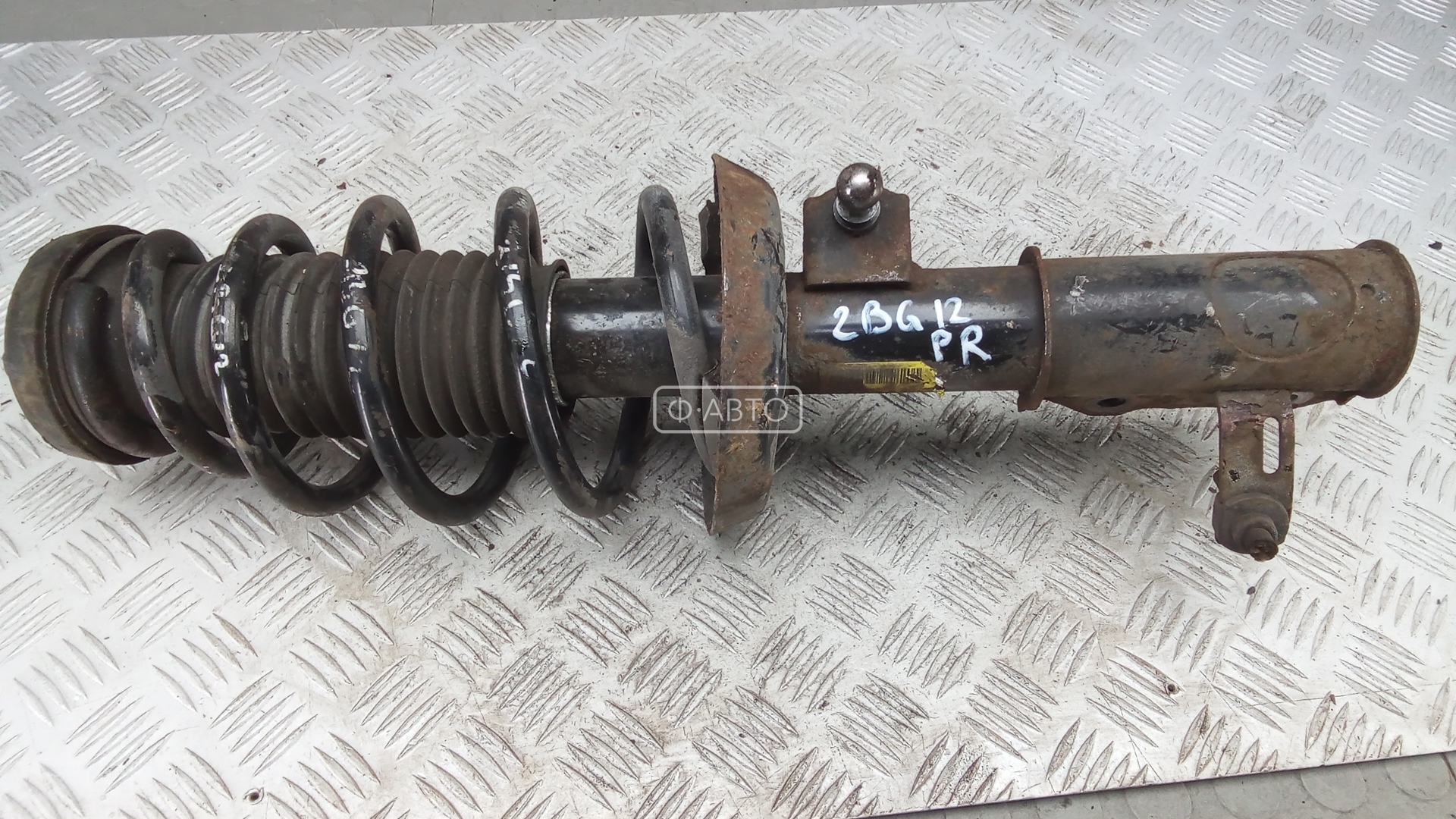 Стойка передняя правая