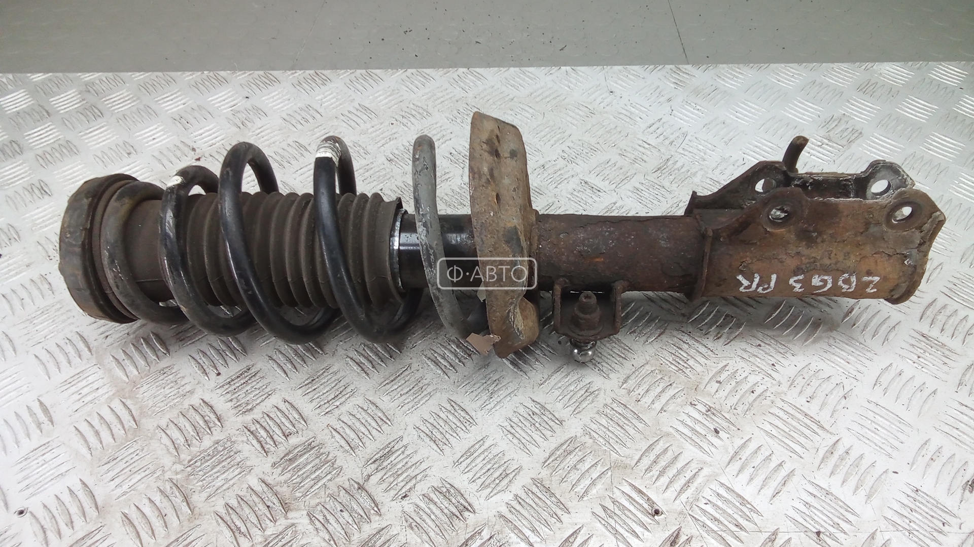 Стойка передняя правая