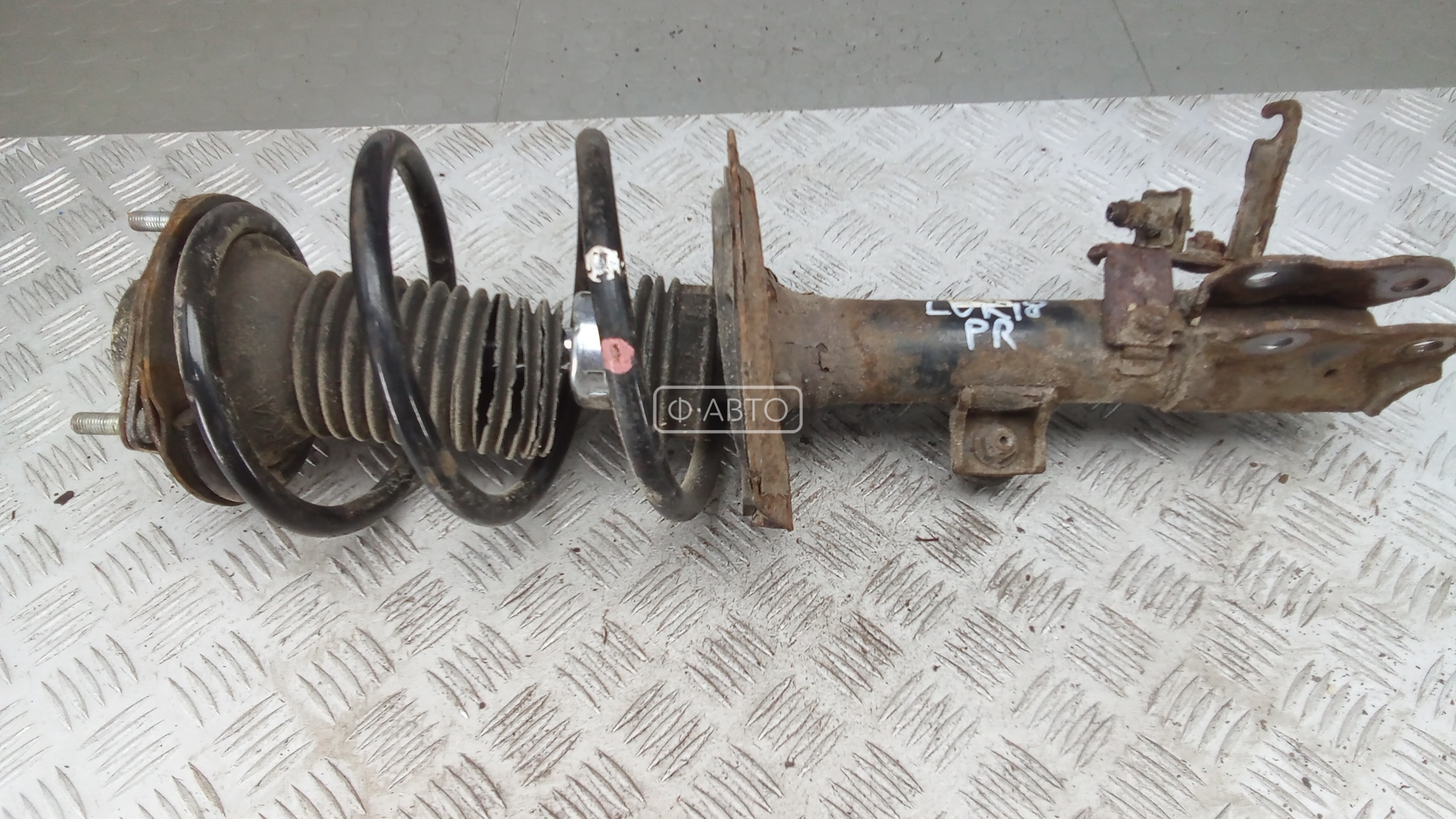 Стойка передняя правая