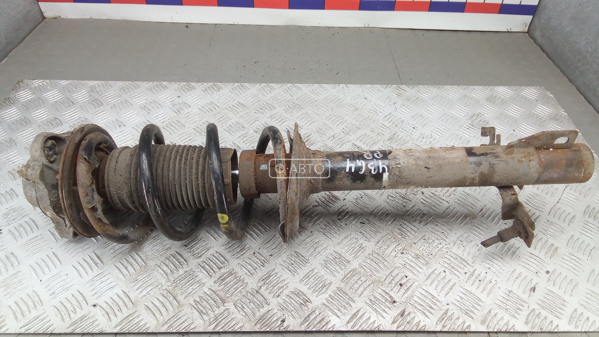 Стойка передняя правая