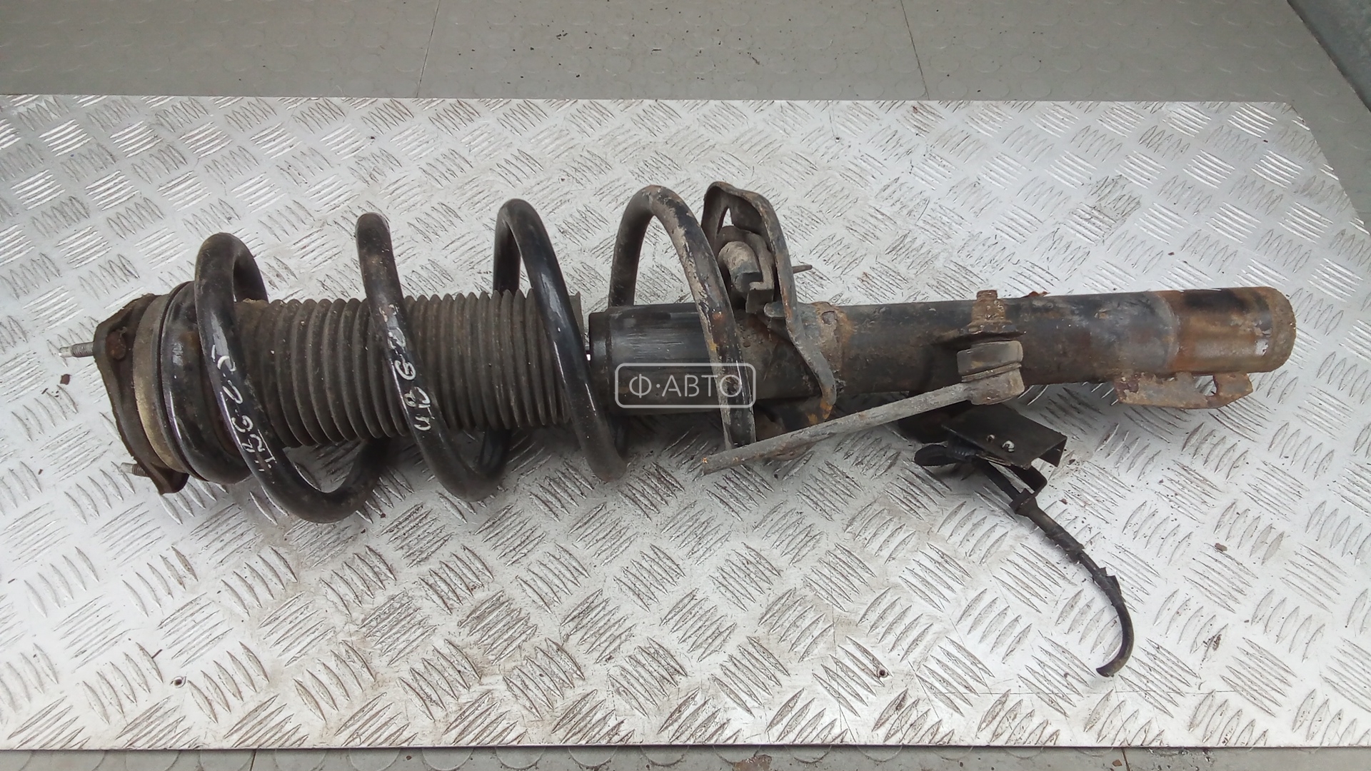 Стойка передняя правая