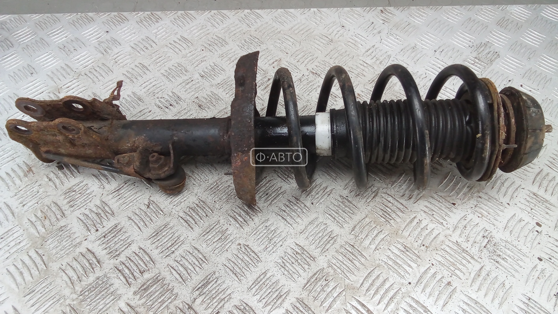 Стойка передняя правая