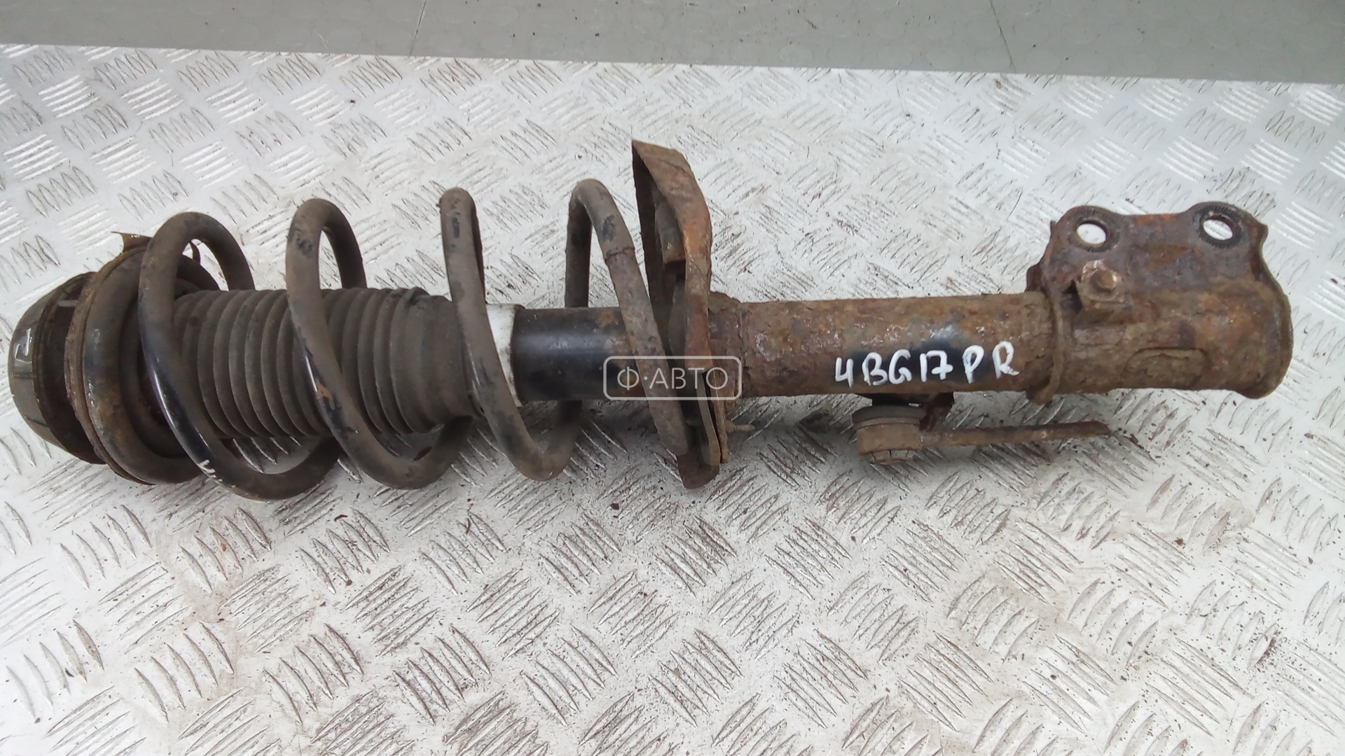 Стойка передняя правая