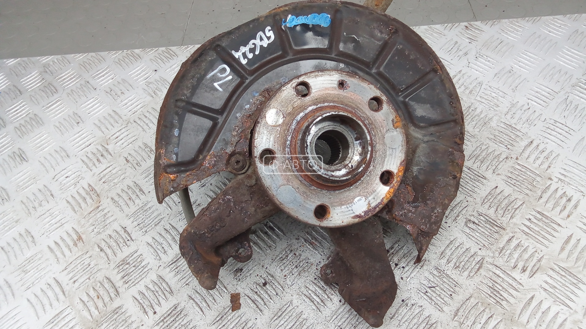 Ступица передняя левая