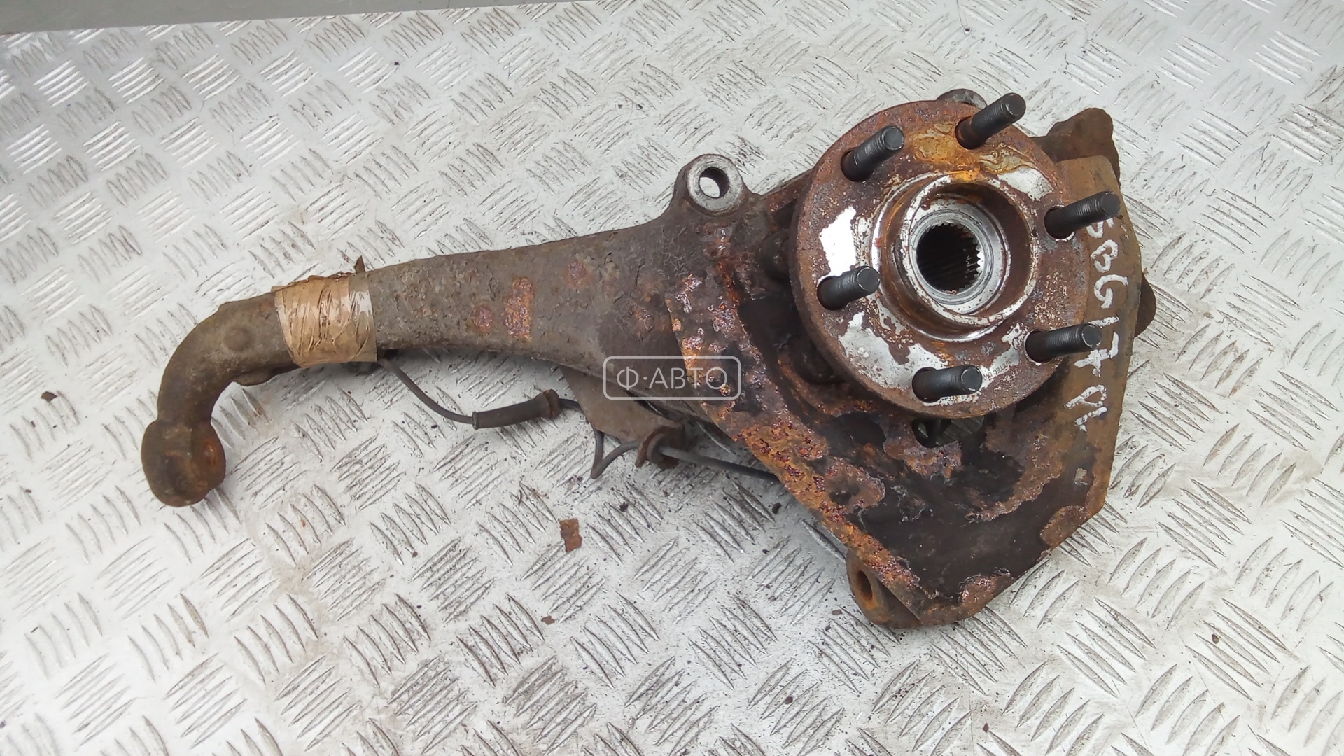 Ступица передняя левая