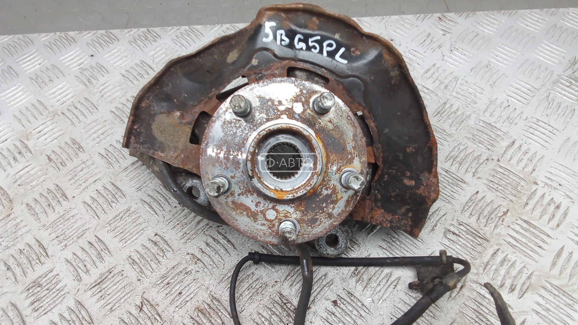 Ступица передняя левая