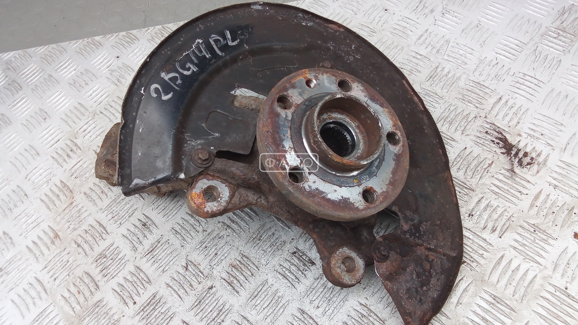 Ступица передняя левая