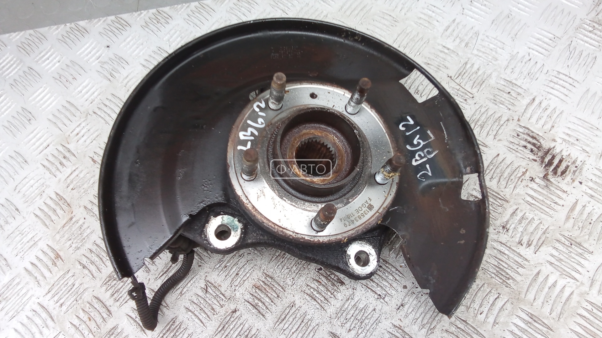 Ступица передняя левая