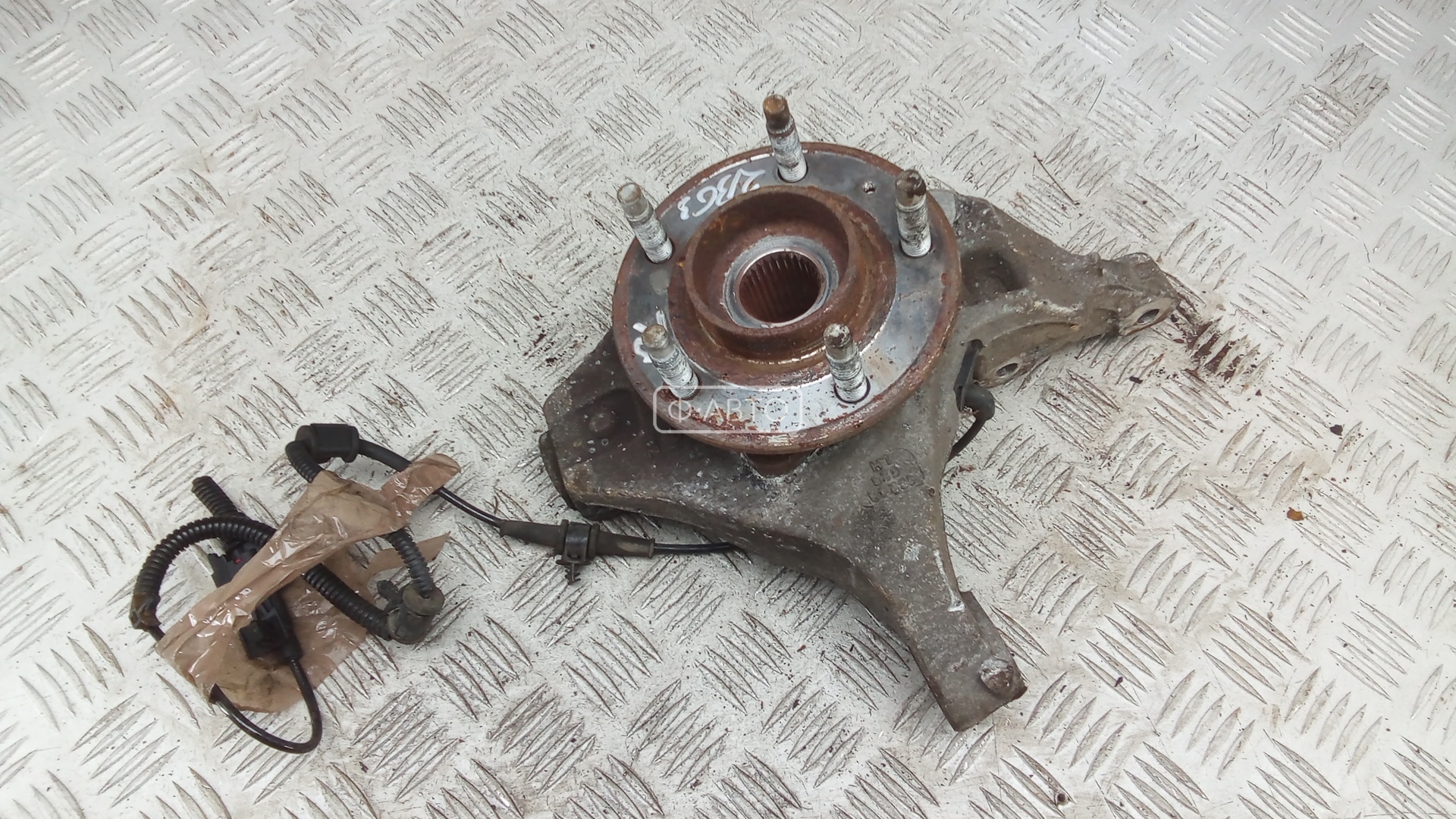 Ступица передняя левая