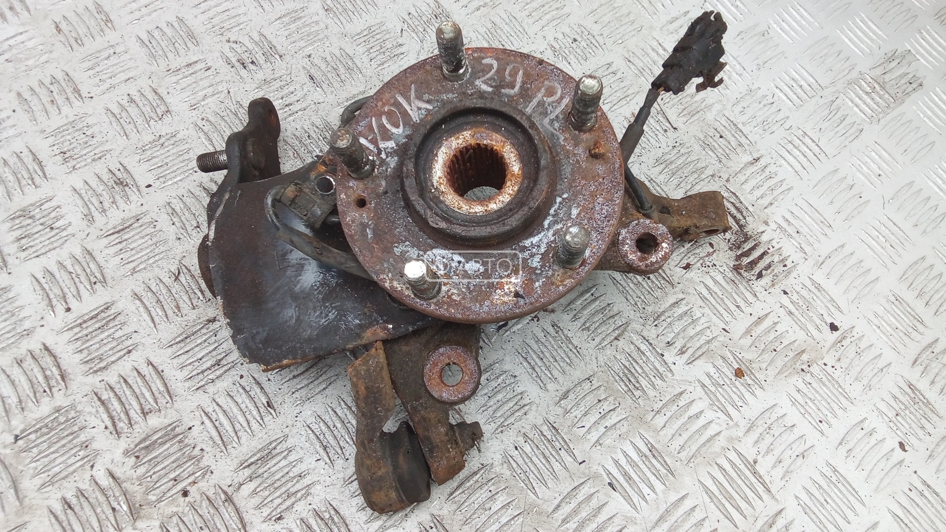 Ступица передняя левая