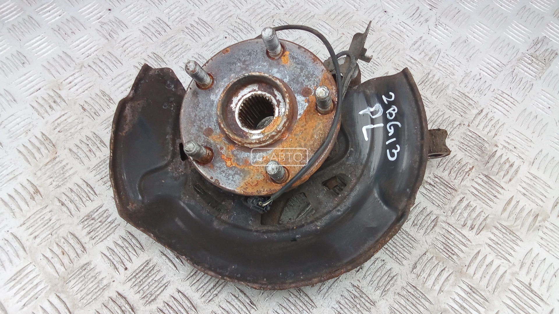 Ступица передняя левая