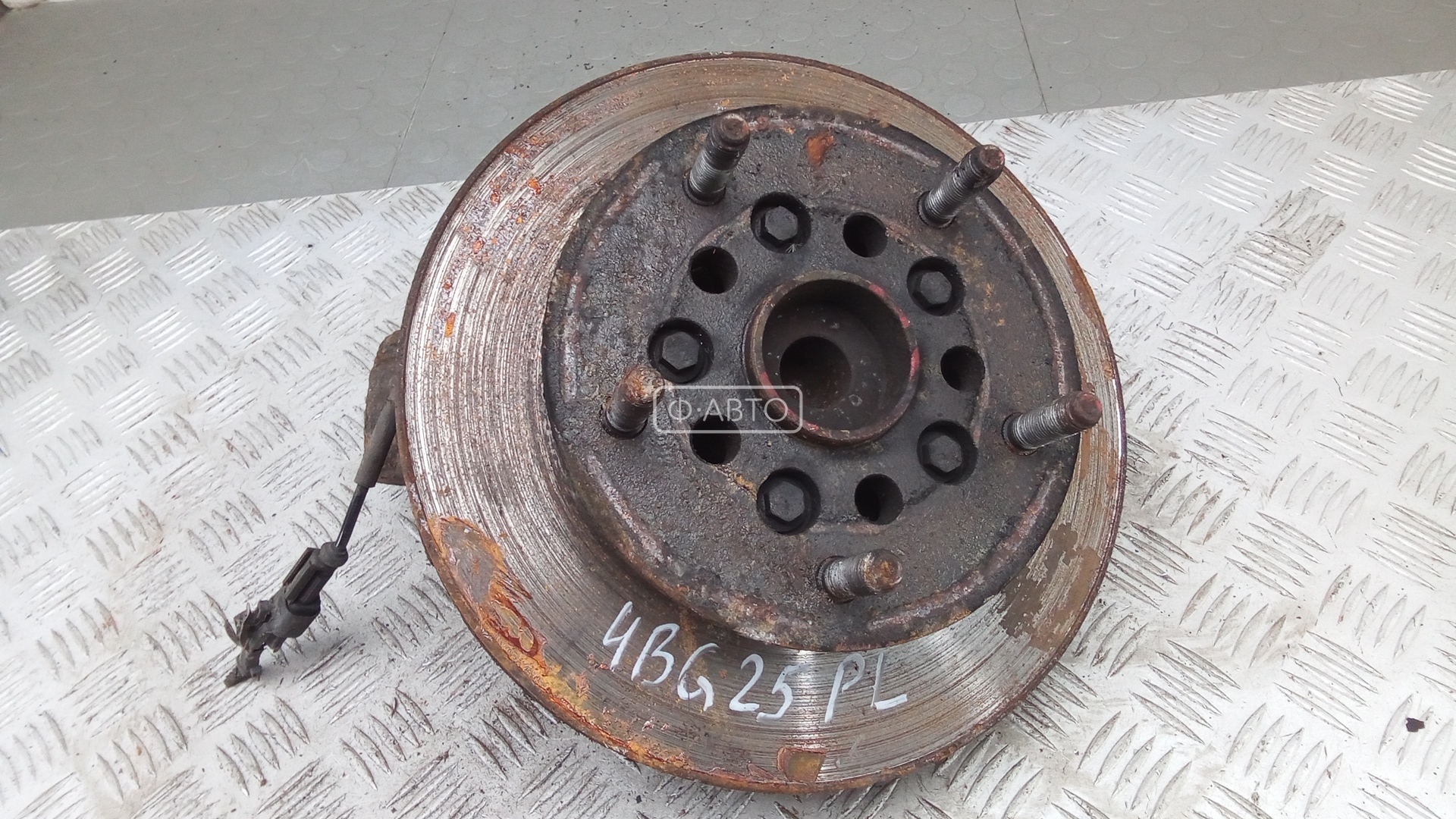 Ступица передняя левая