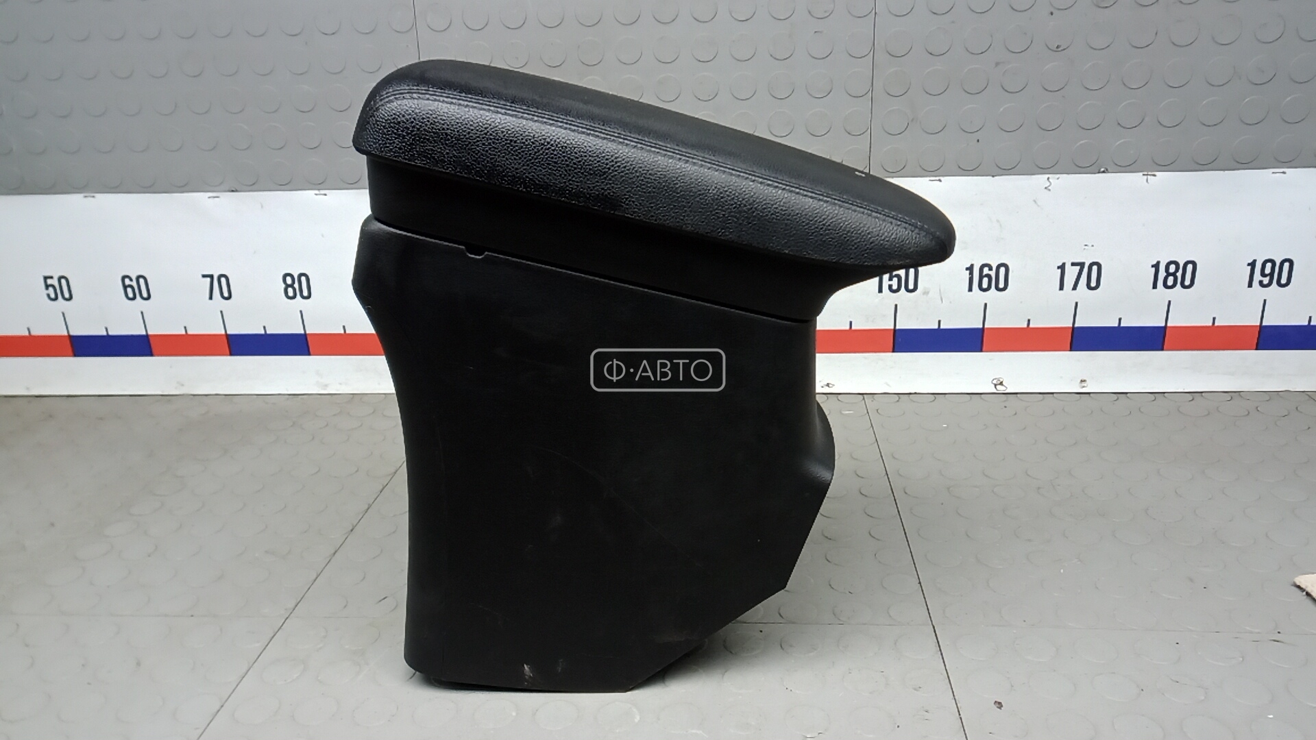 Подлокотник центральный