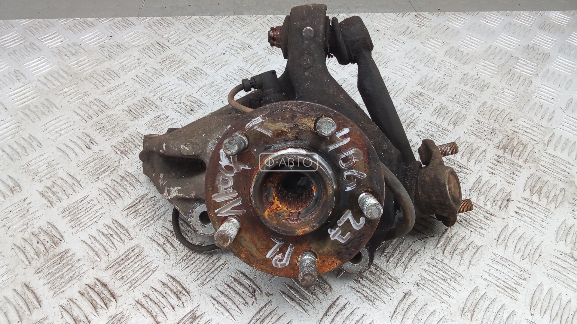 Ступица передняя левая