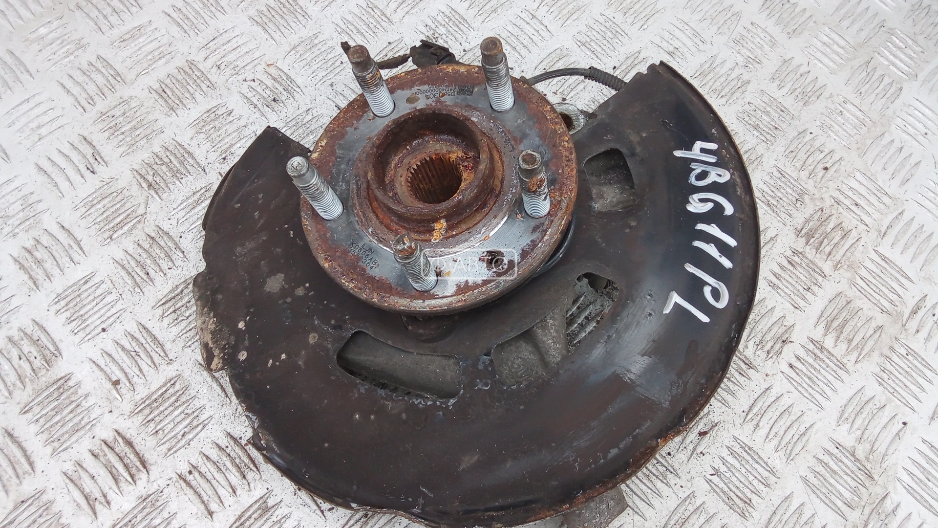 Ступица передняя левая