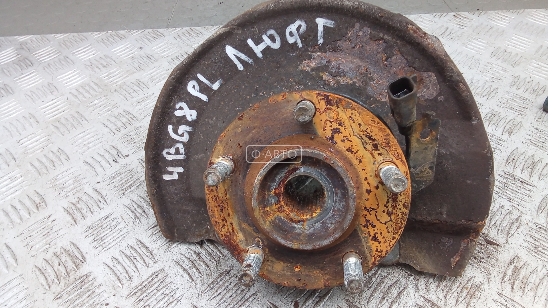 Ступица передняя левая