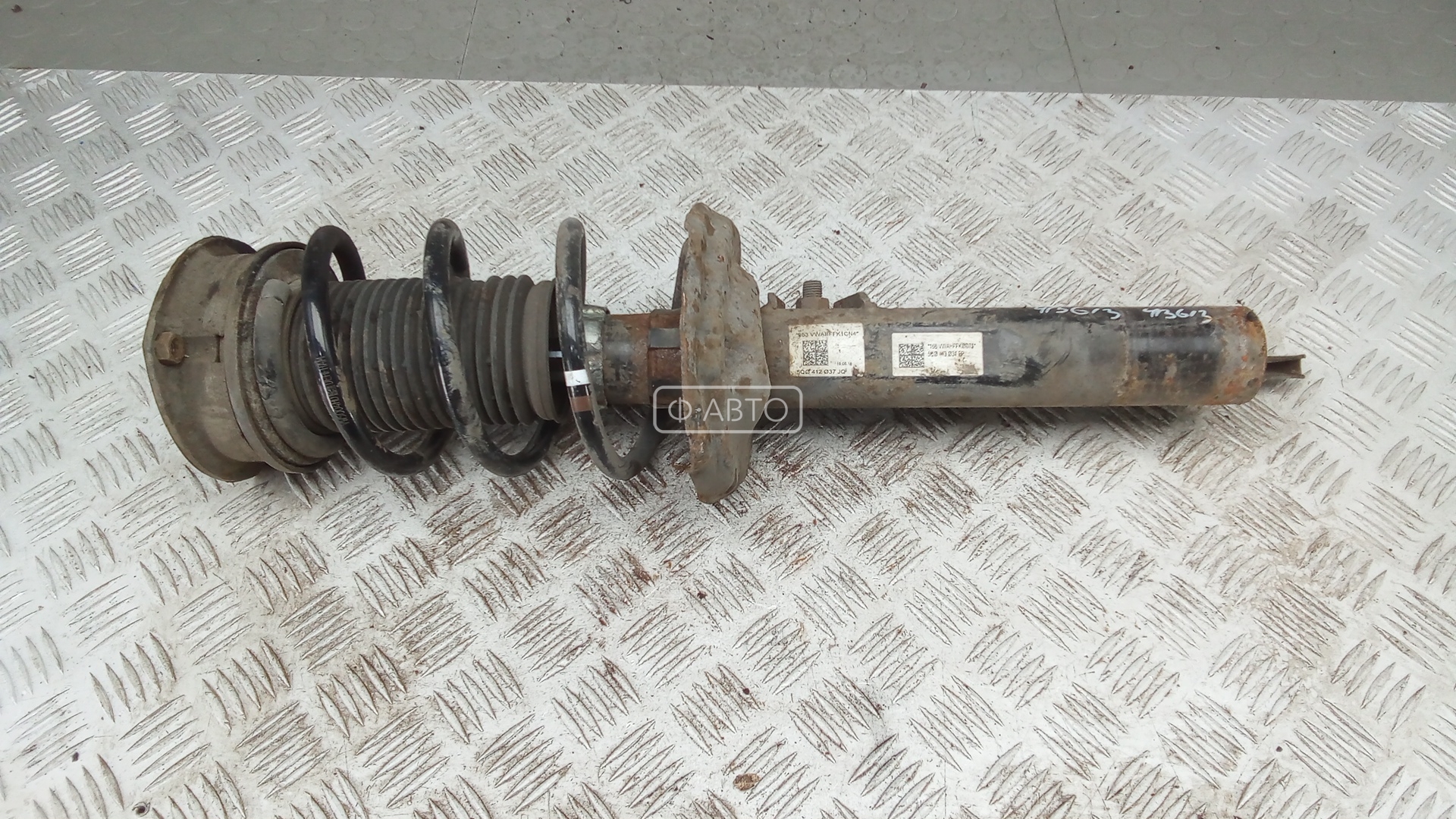 Стойка передняя правая