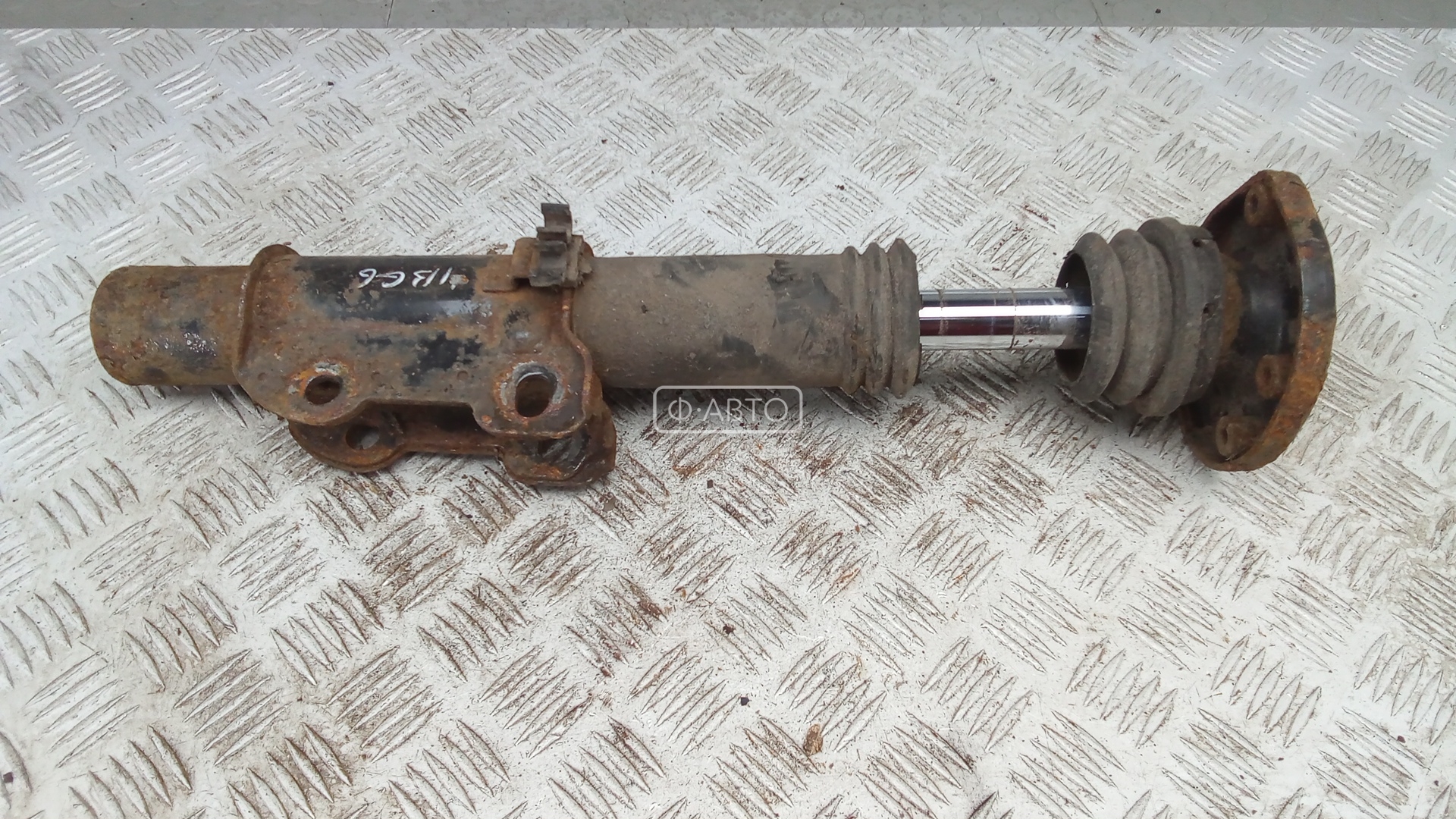 Стойка передняя левая