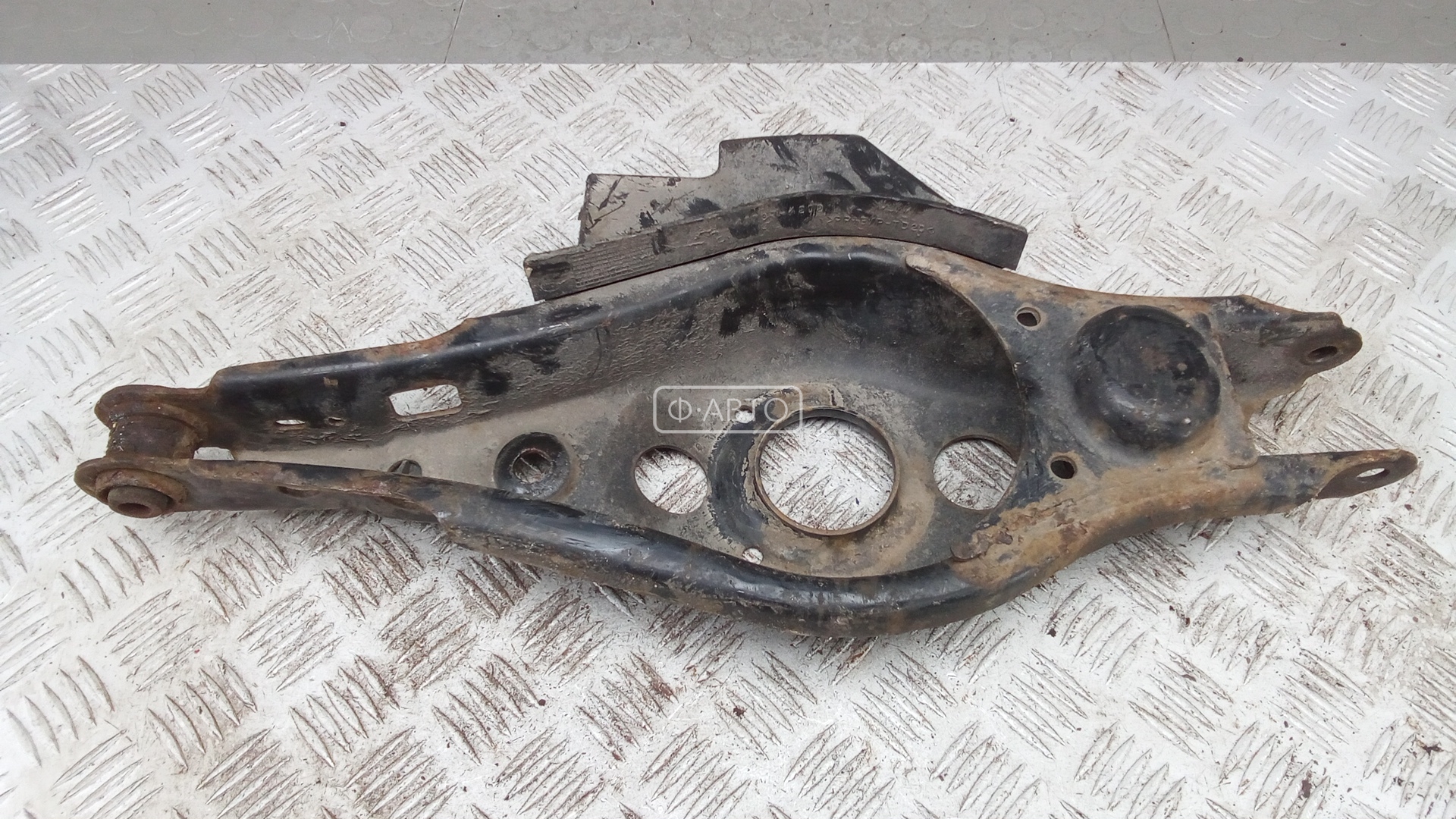 Рычаг задний