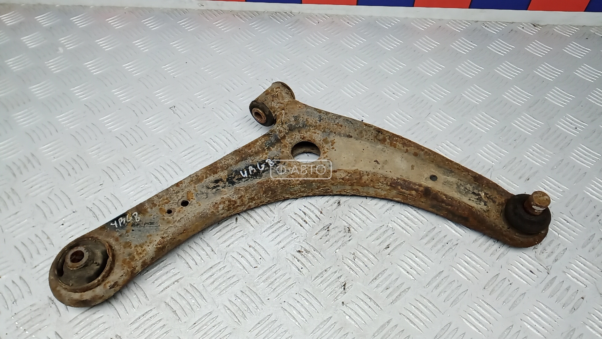 Рычаг передний нижний правый